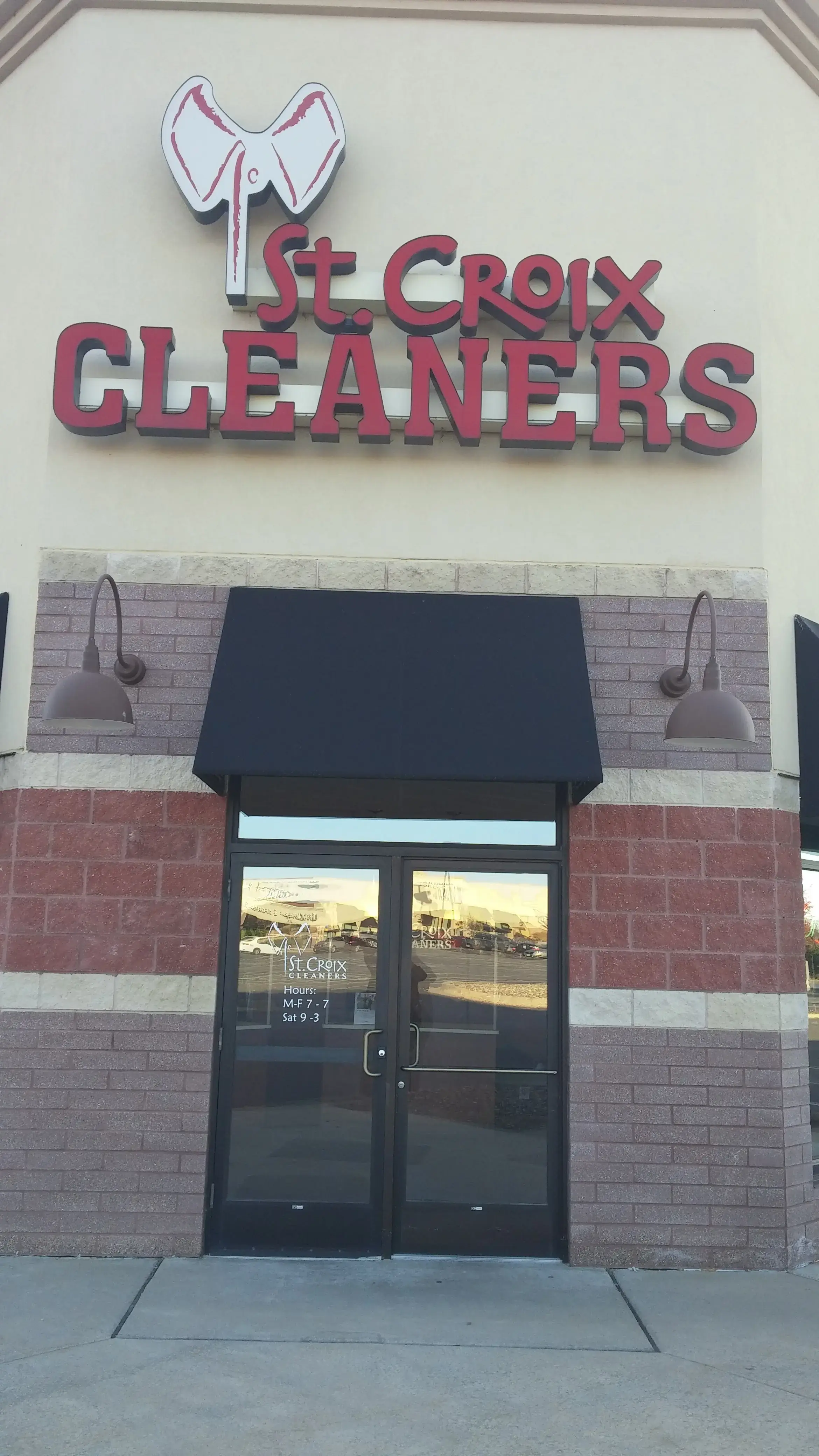 St Croix Cleaners Laundromat thumbnail 12