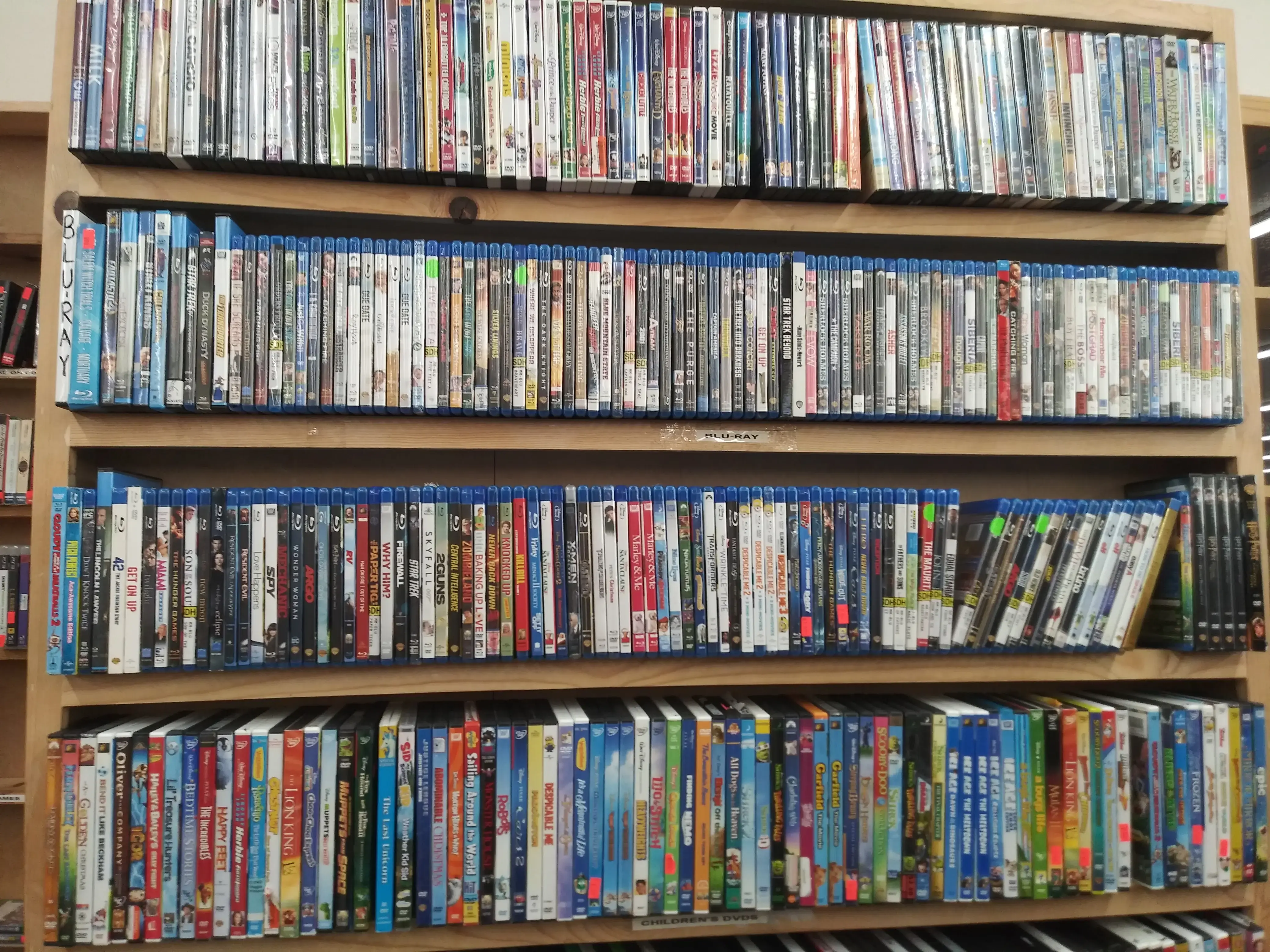 St. Vinnie's - Oakridge Thrift Store thumbnail 11