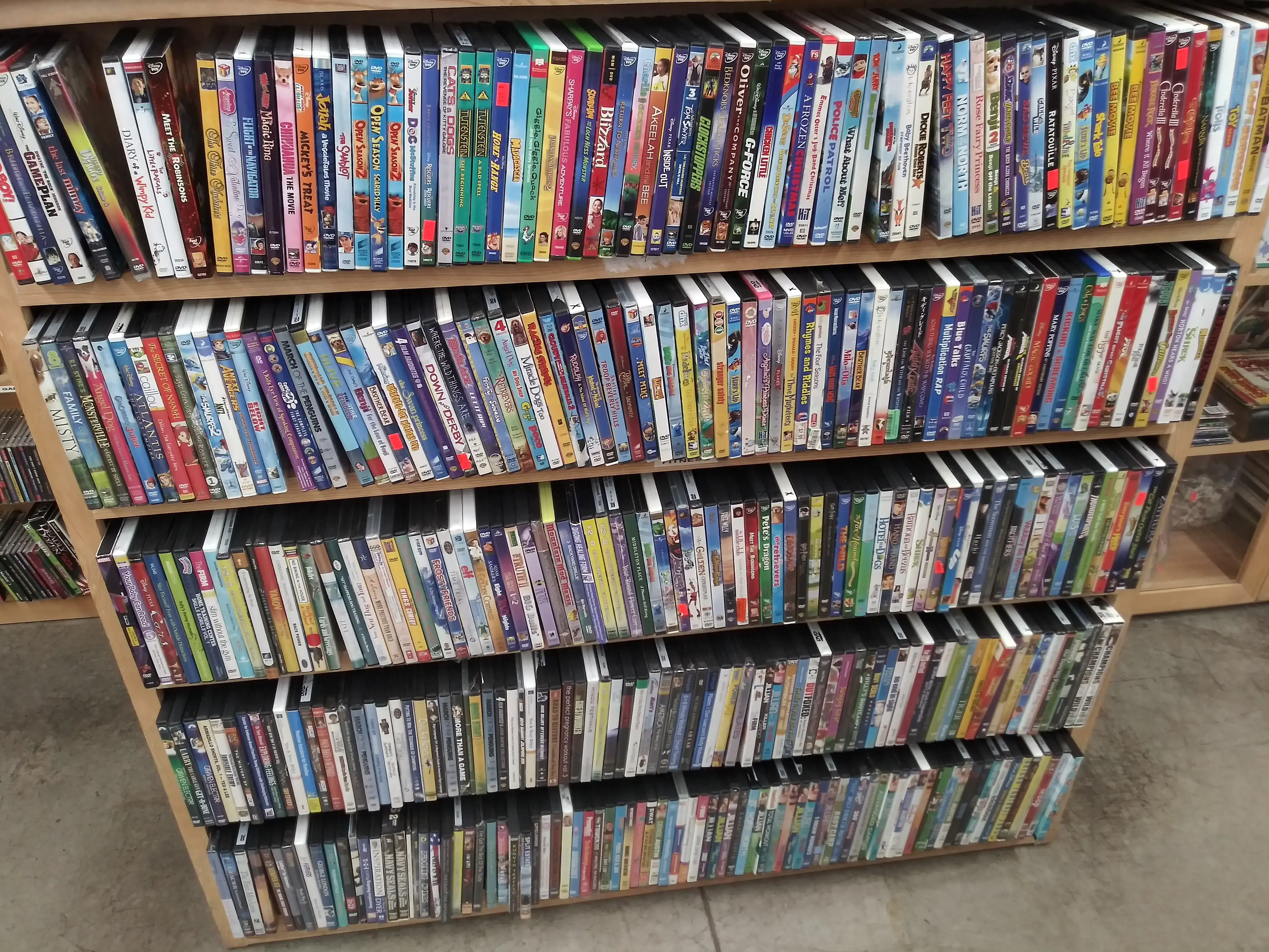 St. Vinnie's - Oakridge Thrift Store thumbnail 3