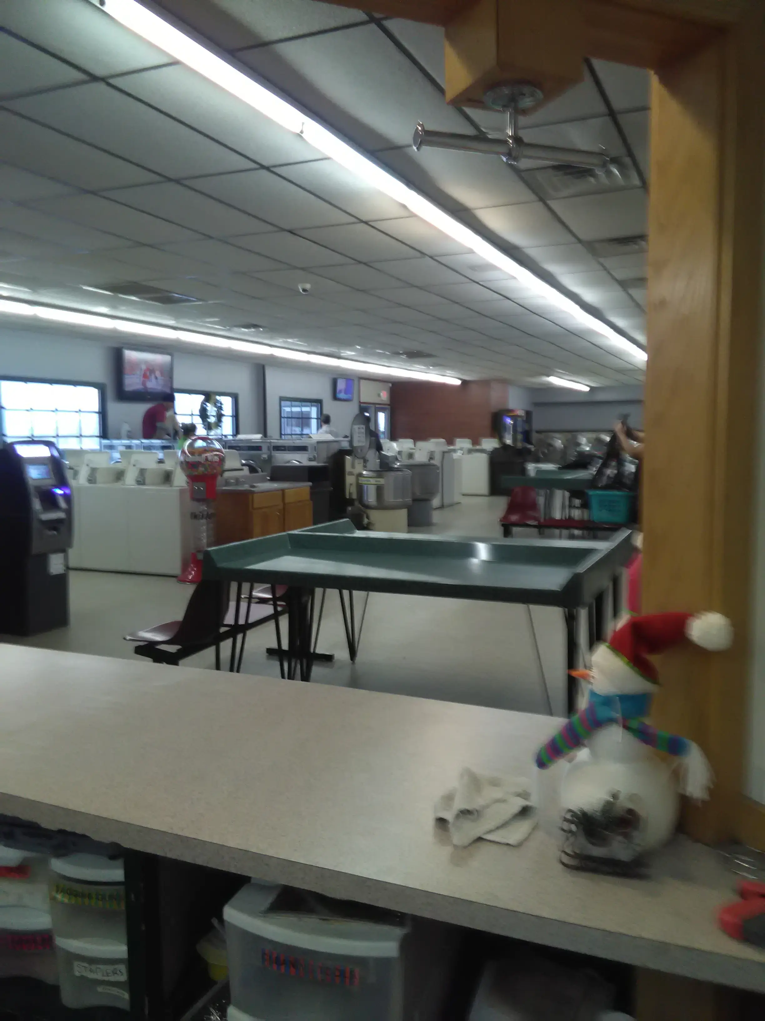 Stadium Discount Coin Laundry - Image 13