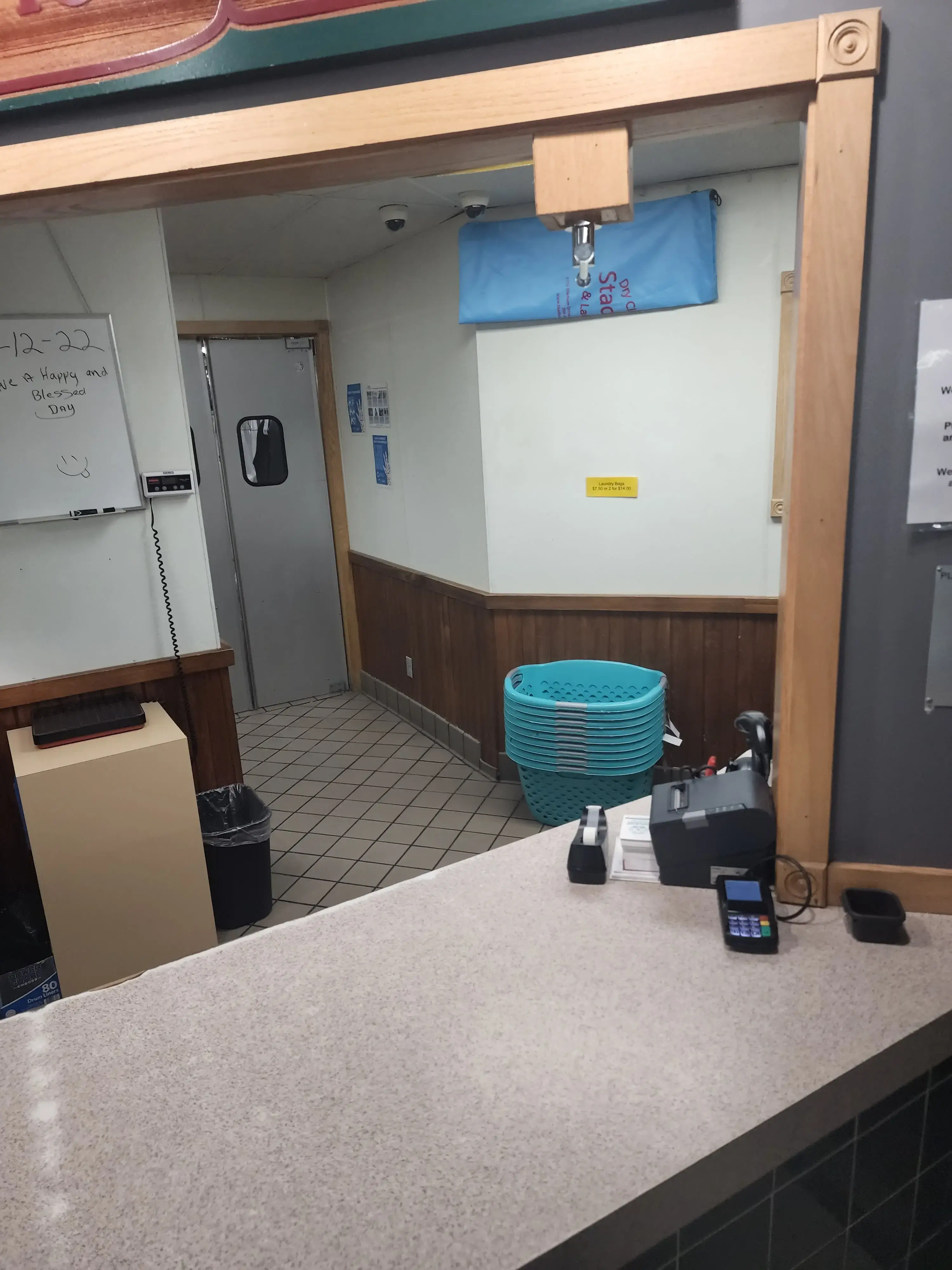 Stadium Discount Coin Laundry - Image 18