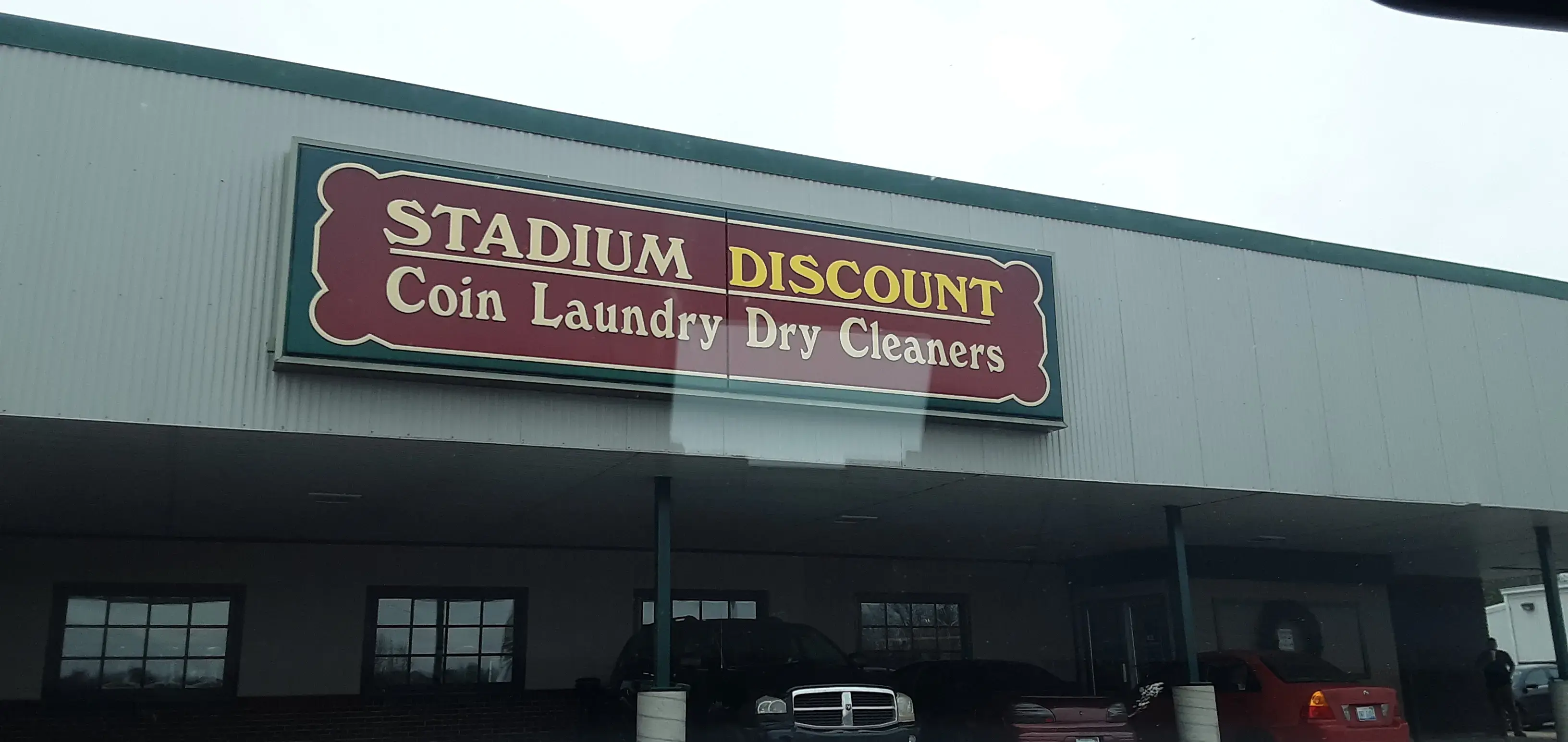 Stadium Discount Coin Laundry thumbnail 9