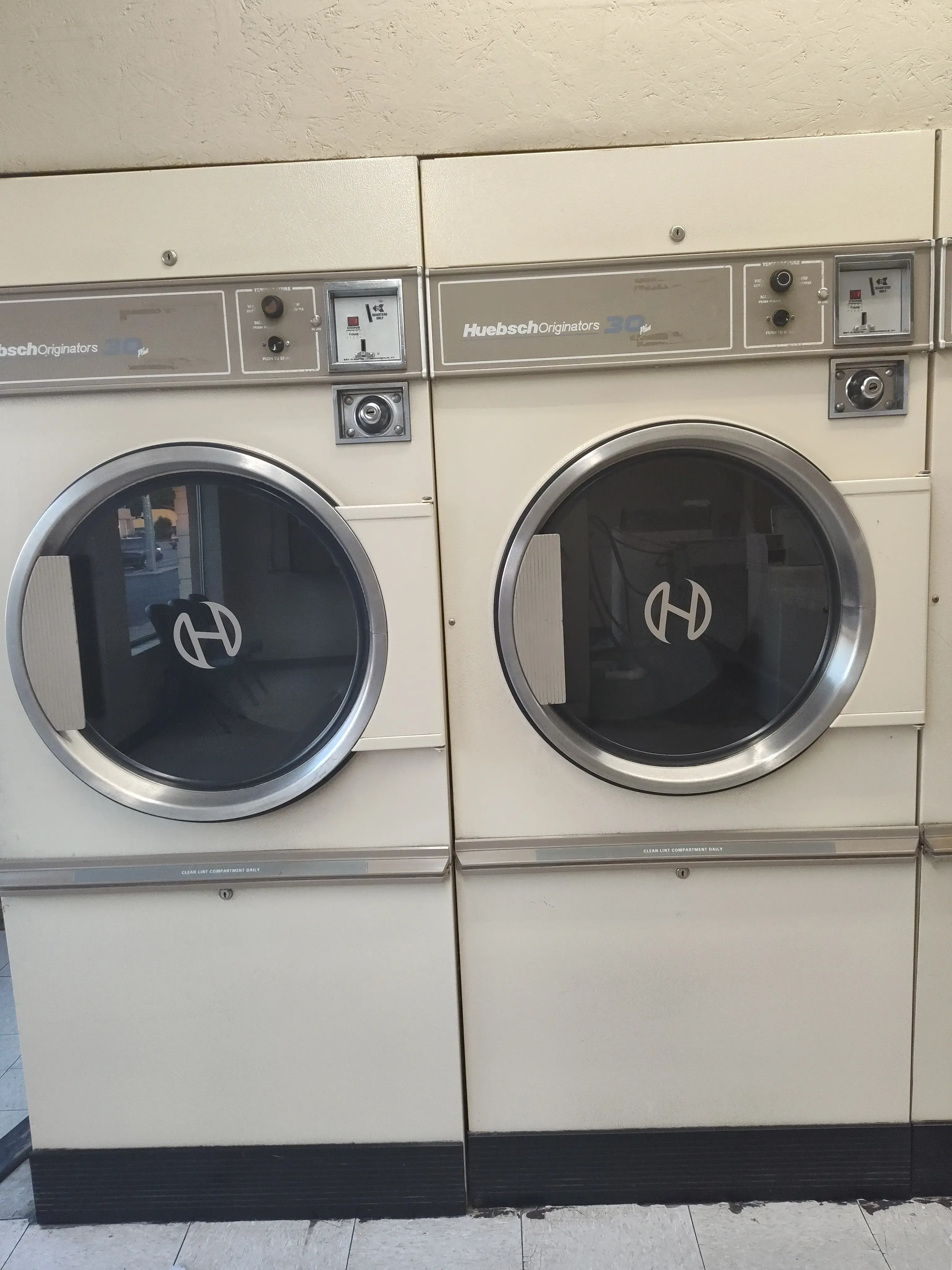 Staffords Coin Laundry & Cleaners - Image 1