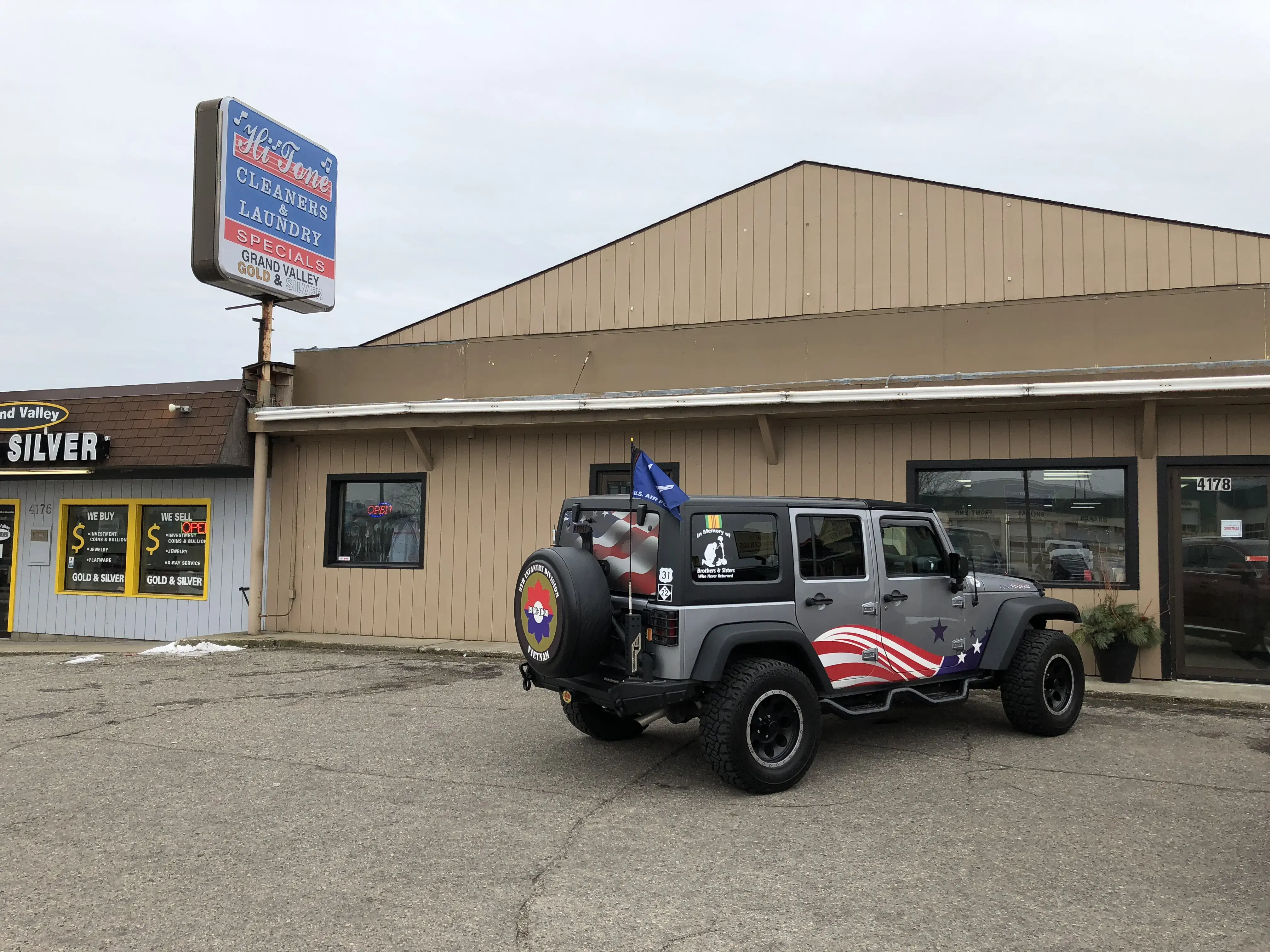 Standale Hi-Tone Drycleaning - Image 13