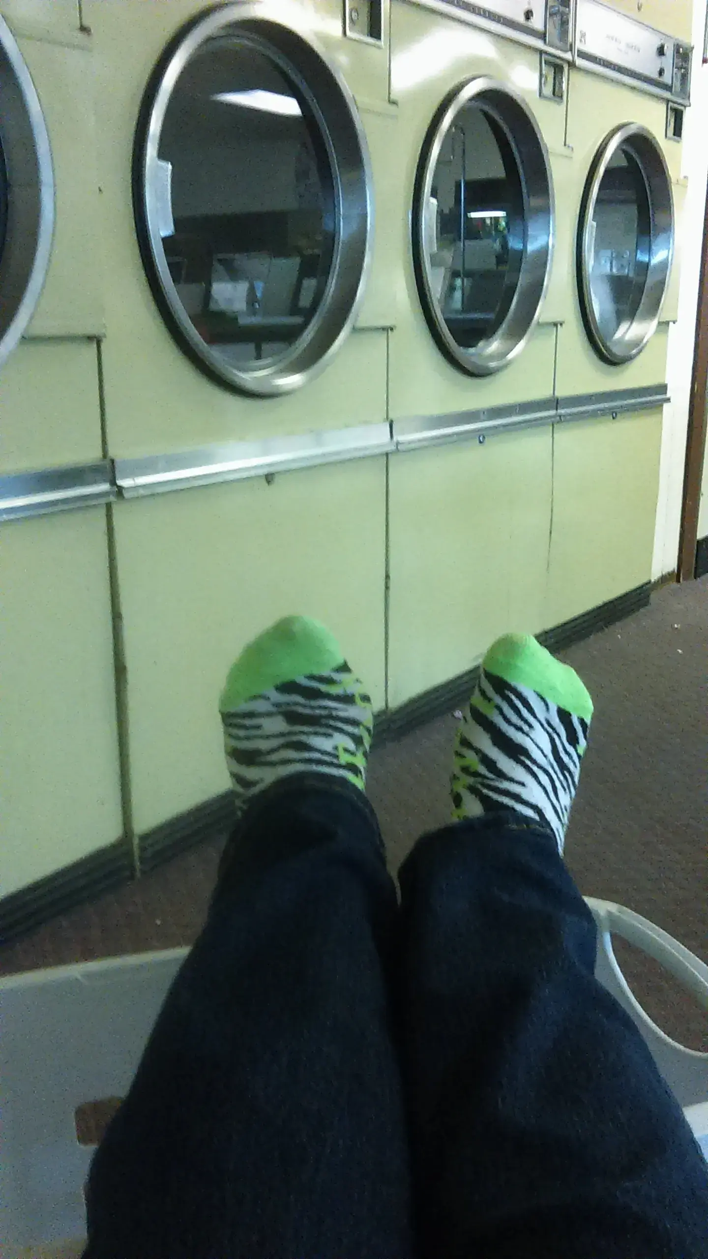 Stanley Cleaners Laundromat thumbnail 4