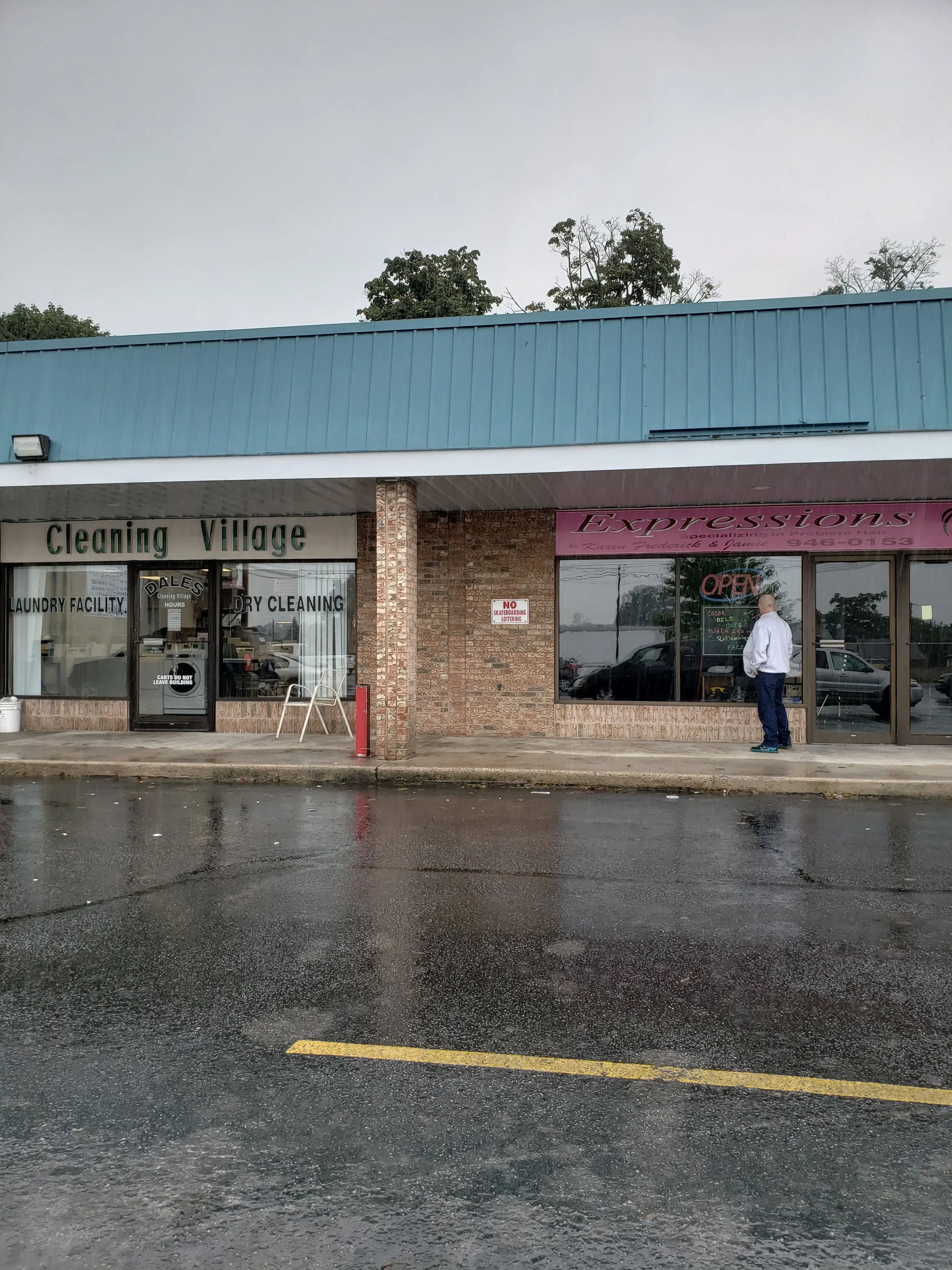 Stanley Cleaners Laundromat - Image 2