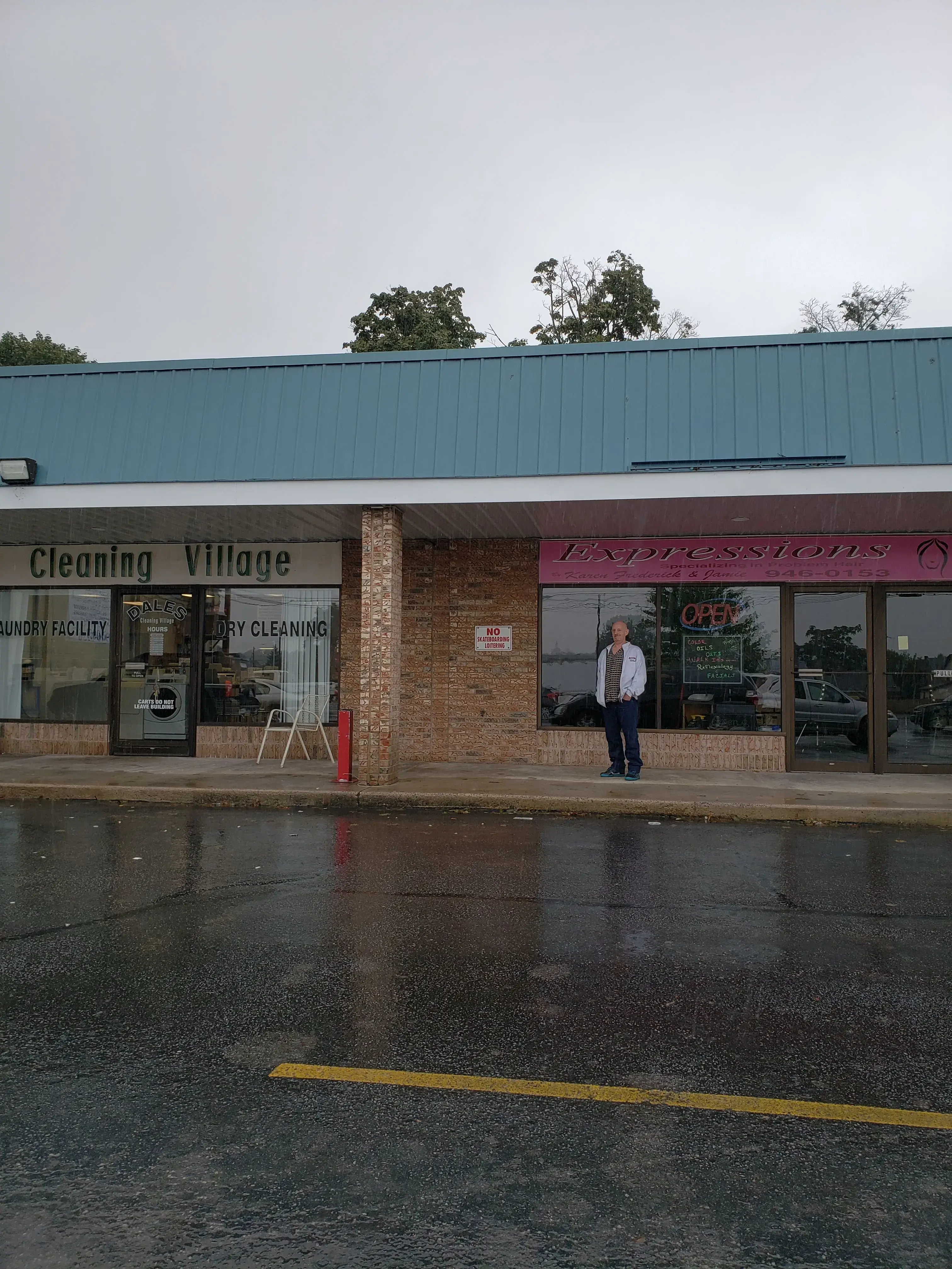 Stanley Cleaners Laundromat thumbnail 5