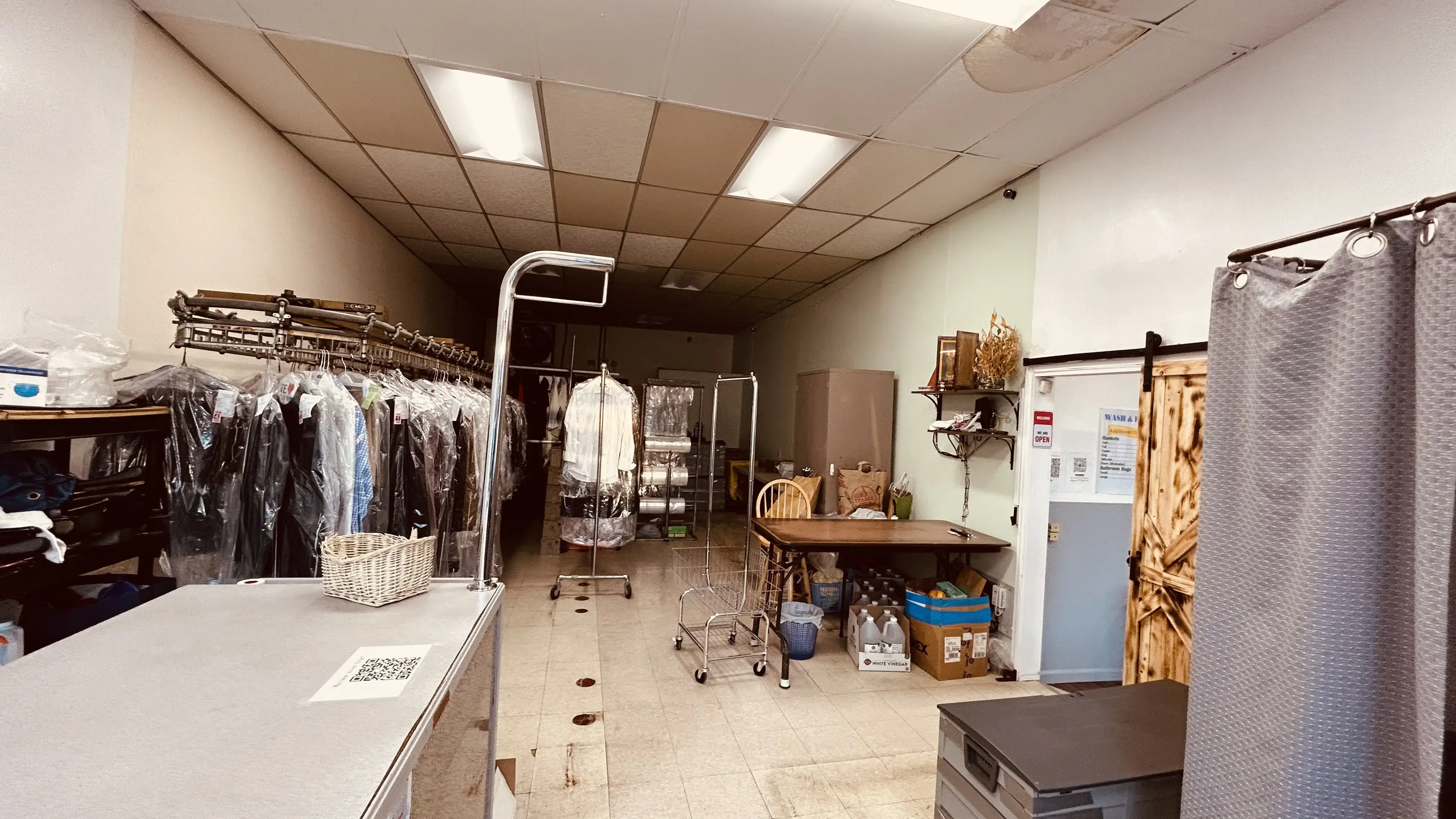 Star Drycleaner and Laundromat - Image 4