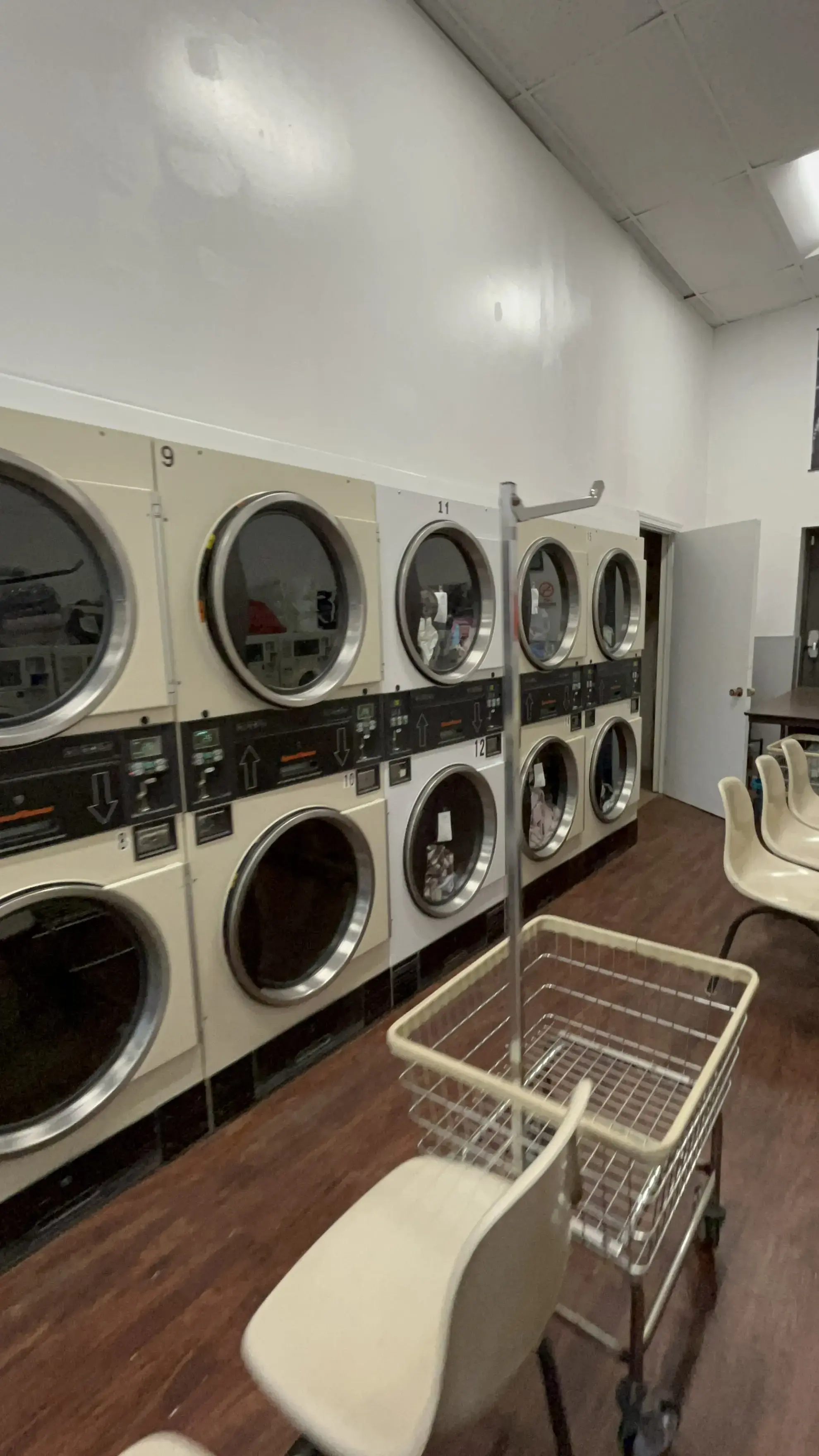 Star Drycleaner and Laundromat - Image 20