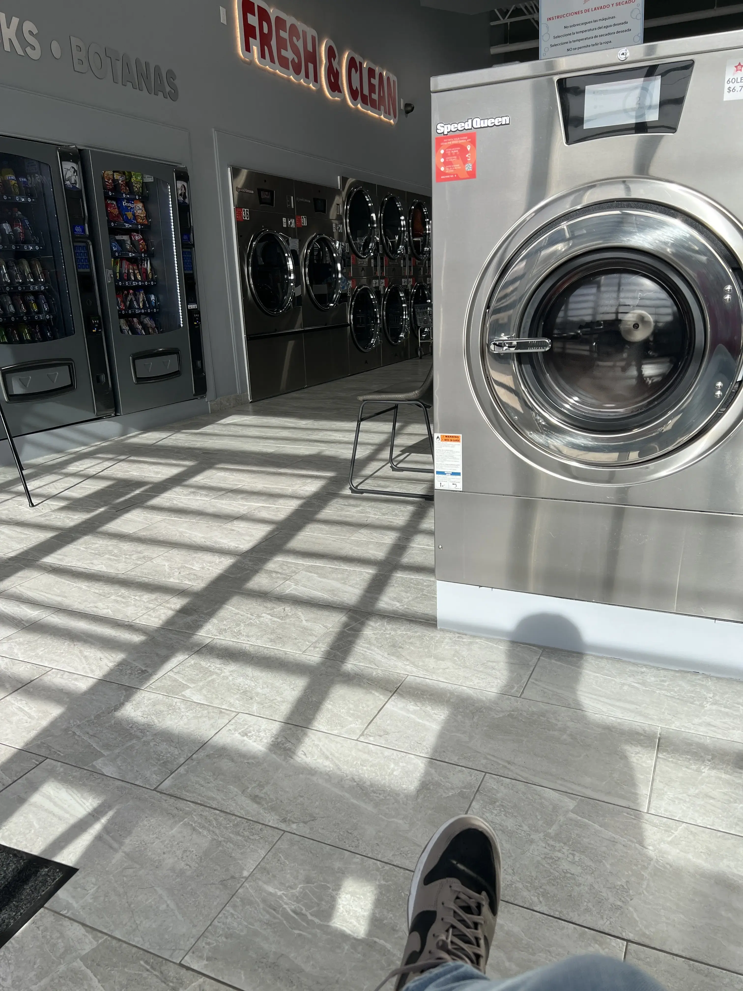 Star Washateria - Image 7