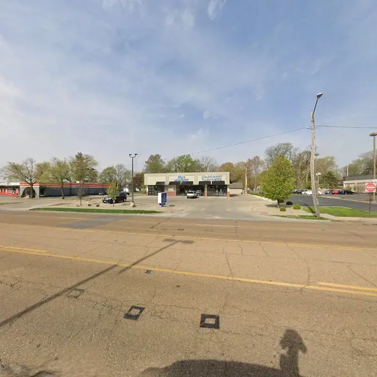 Starcrest Cleaners & Laundry Center thumbnail 4