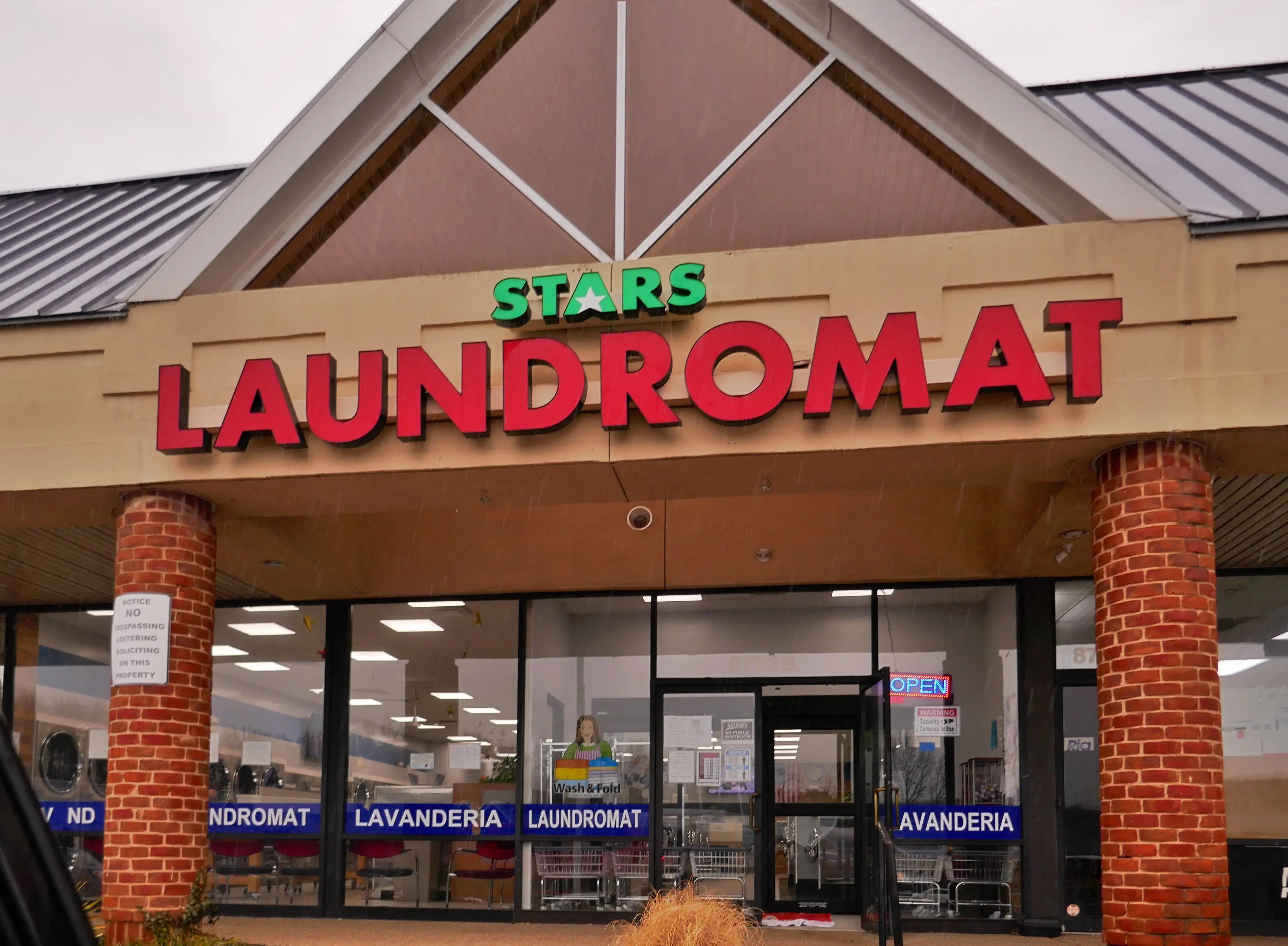Stars Laundromat thumbnail 3