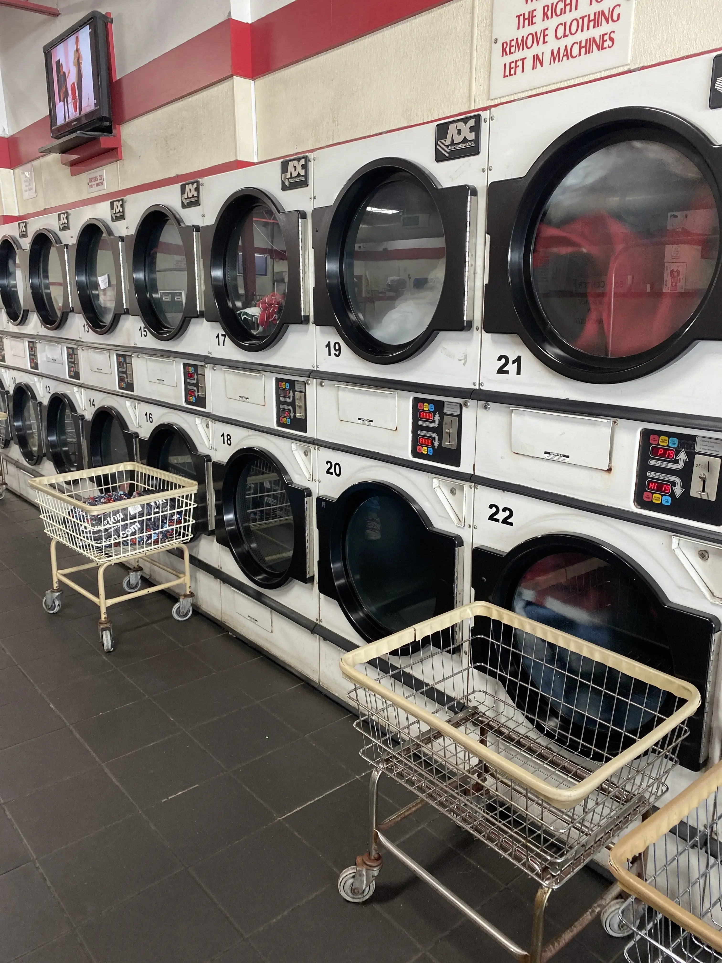 State of the Art Laundromat thumbnail 16