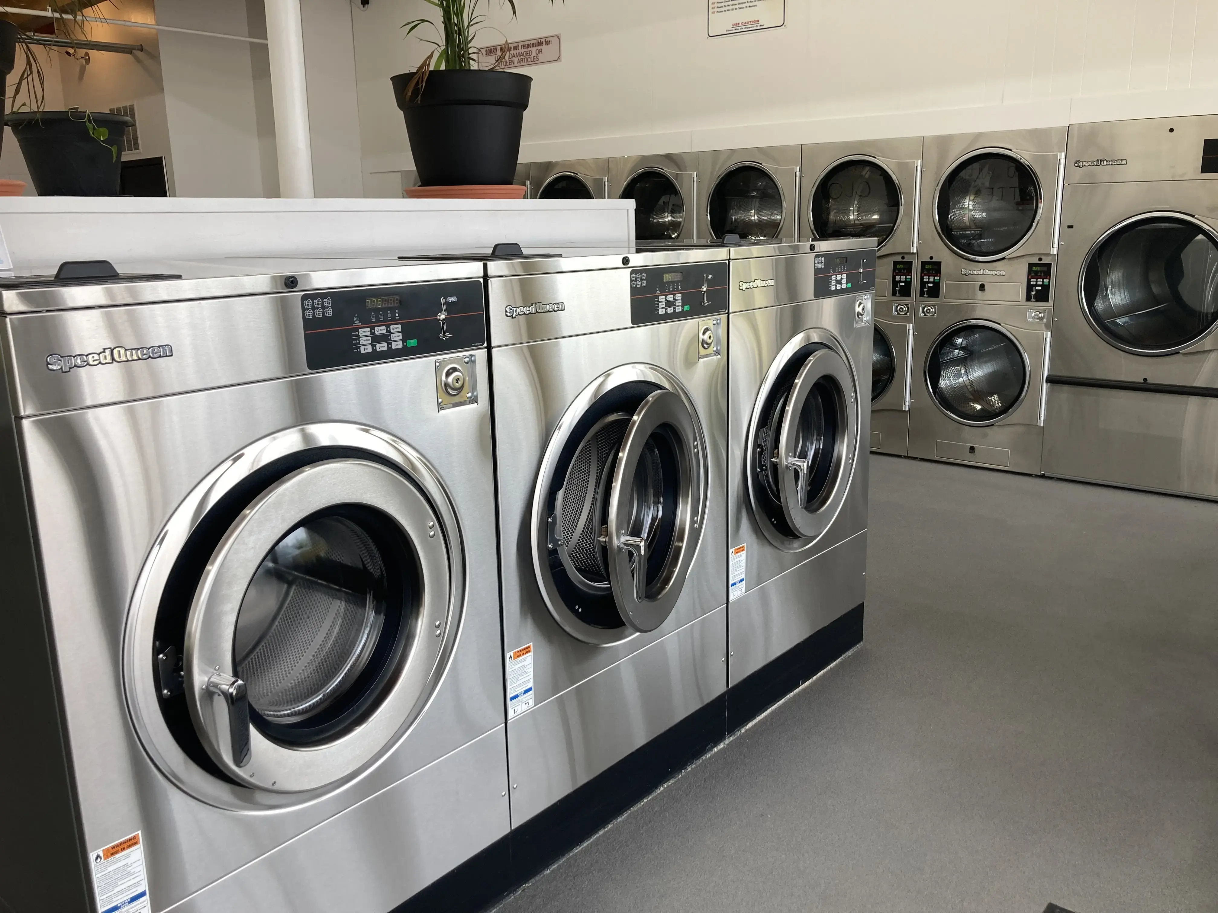 State Street Laundromat - Image 13