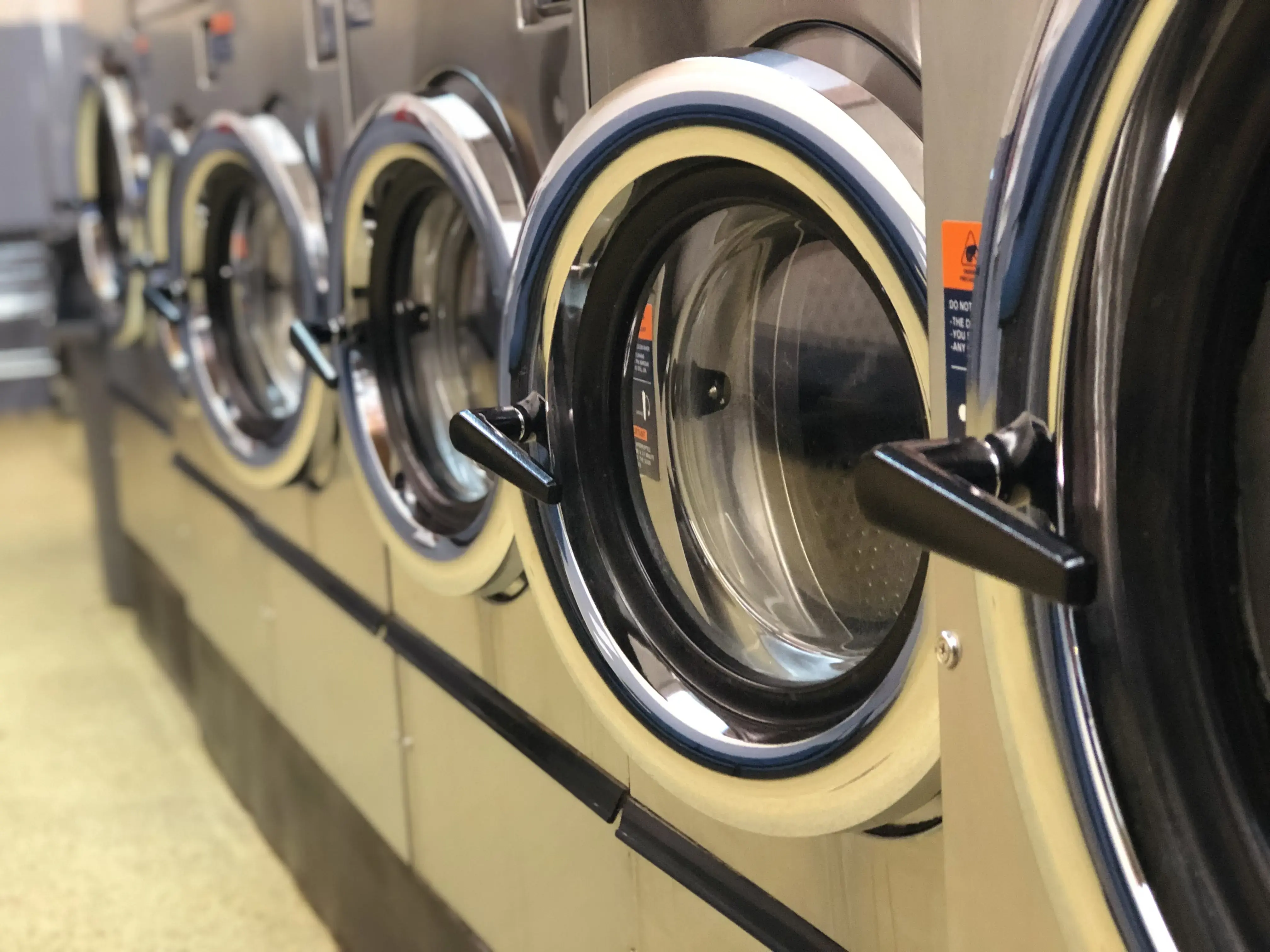 State Street Laundromat - Image 4