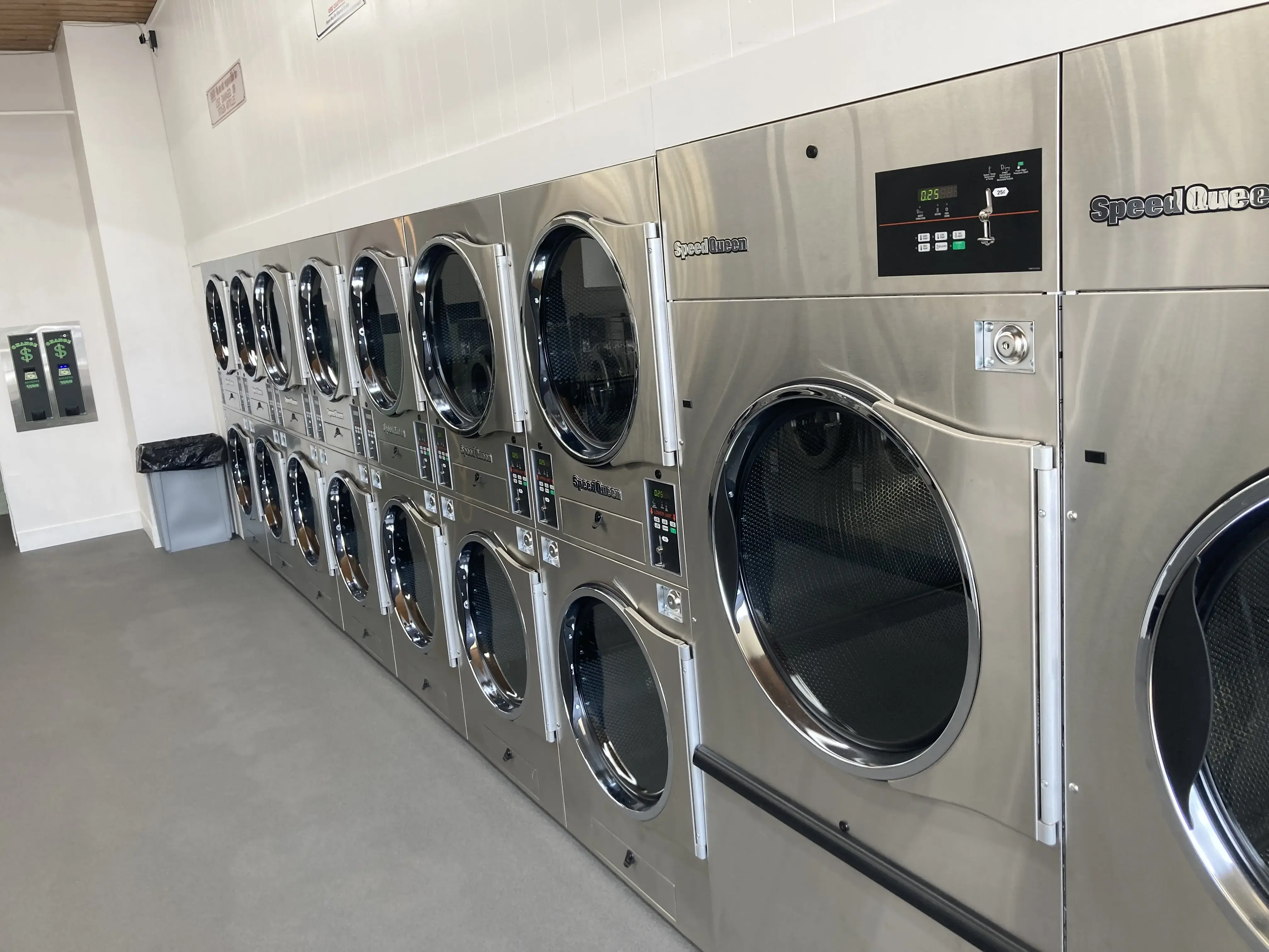 State Street Laundromat thumbnail 12