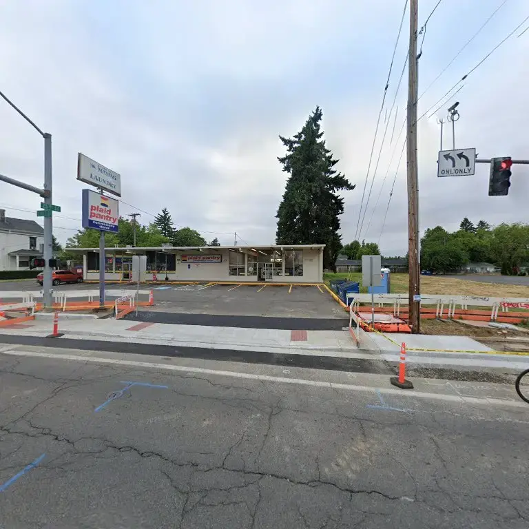 State Street Laundromat - Image 15