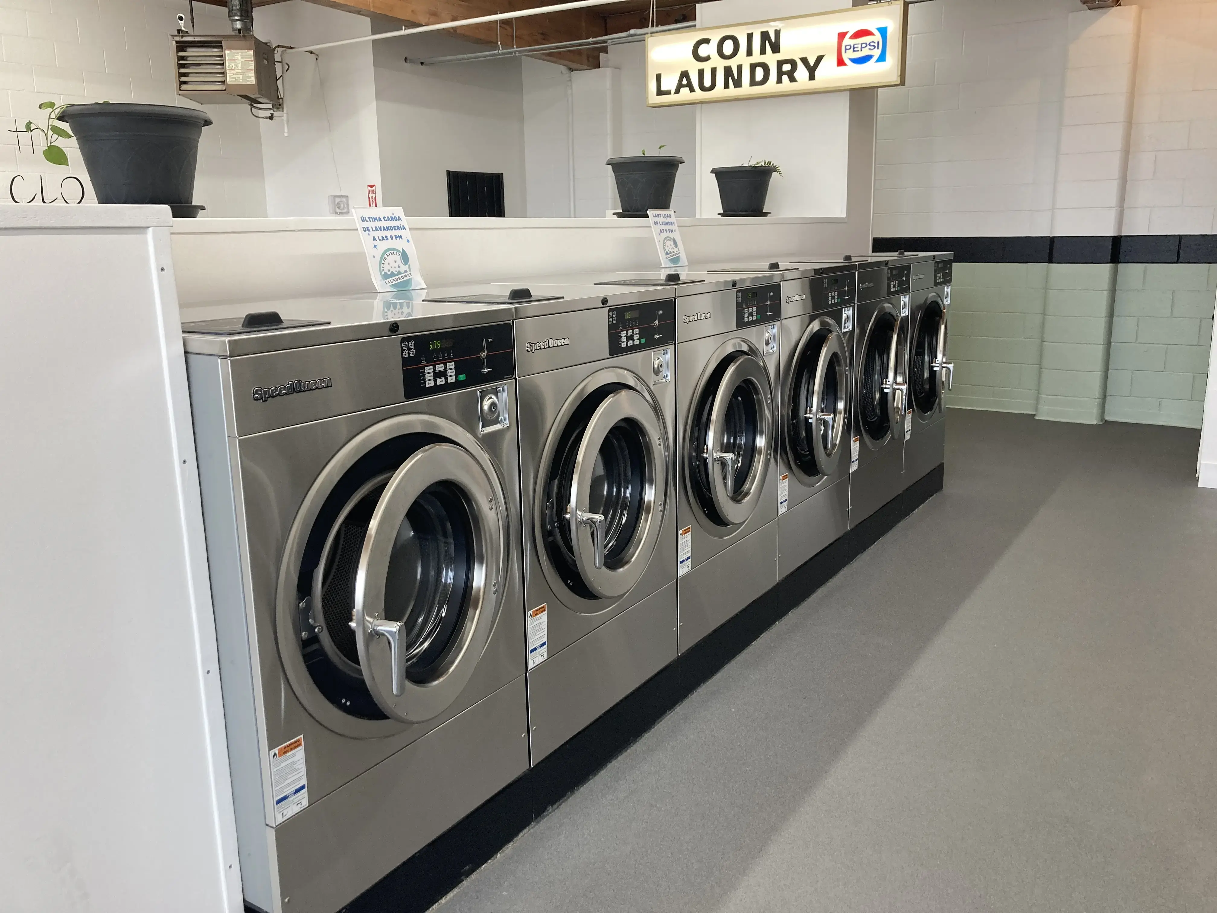 State Street Laundromat - Image 14