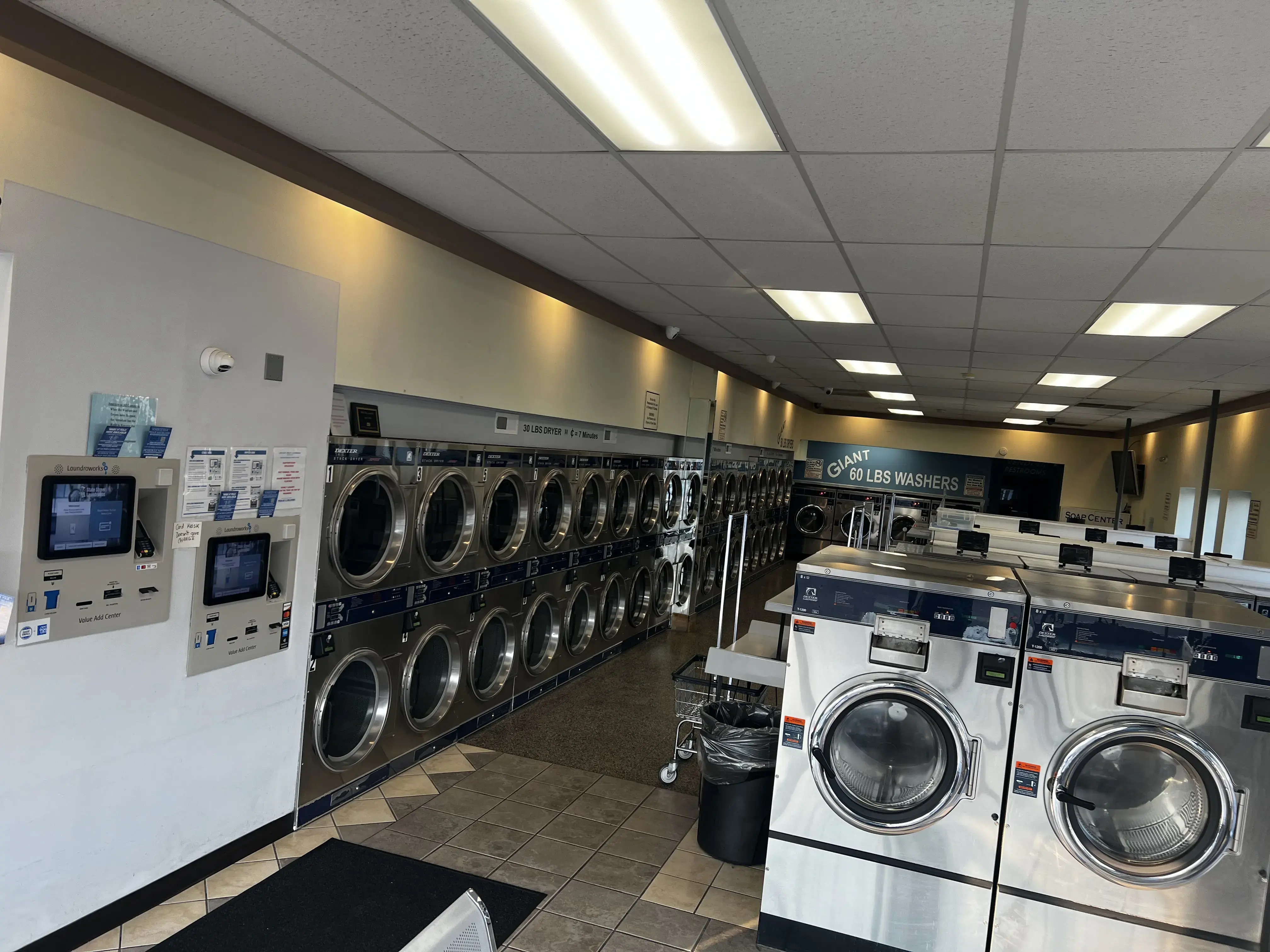 State Street Laundromat thumbnail 16