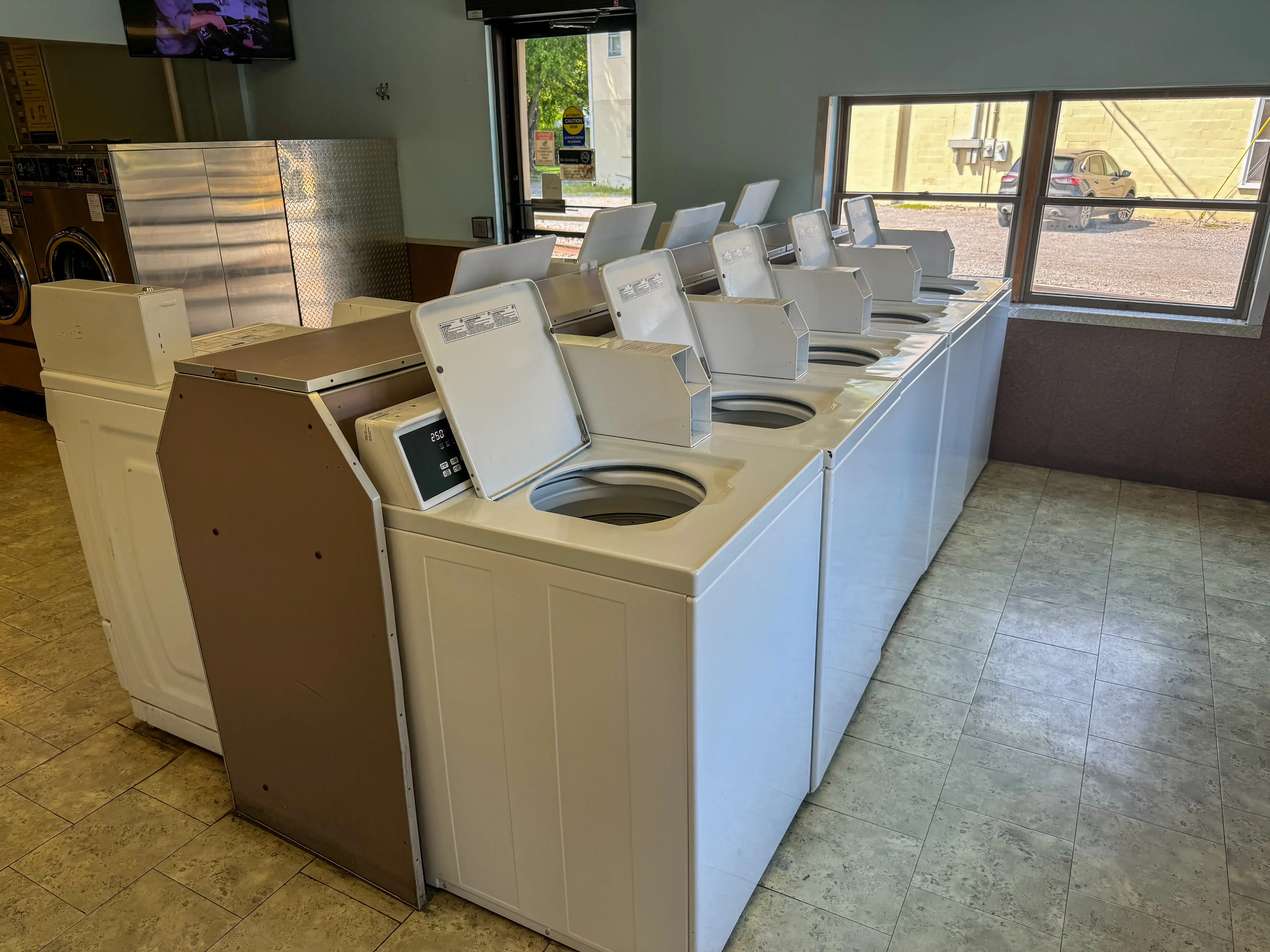 Steininger's Laundry - Image 5