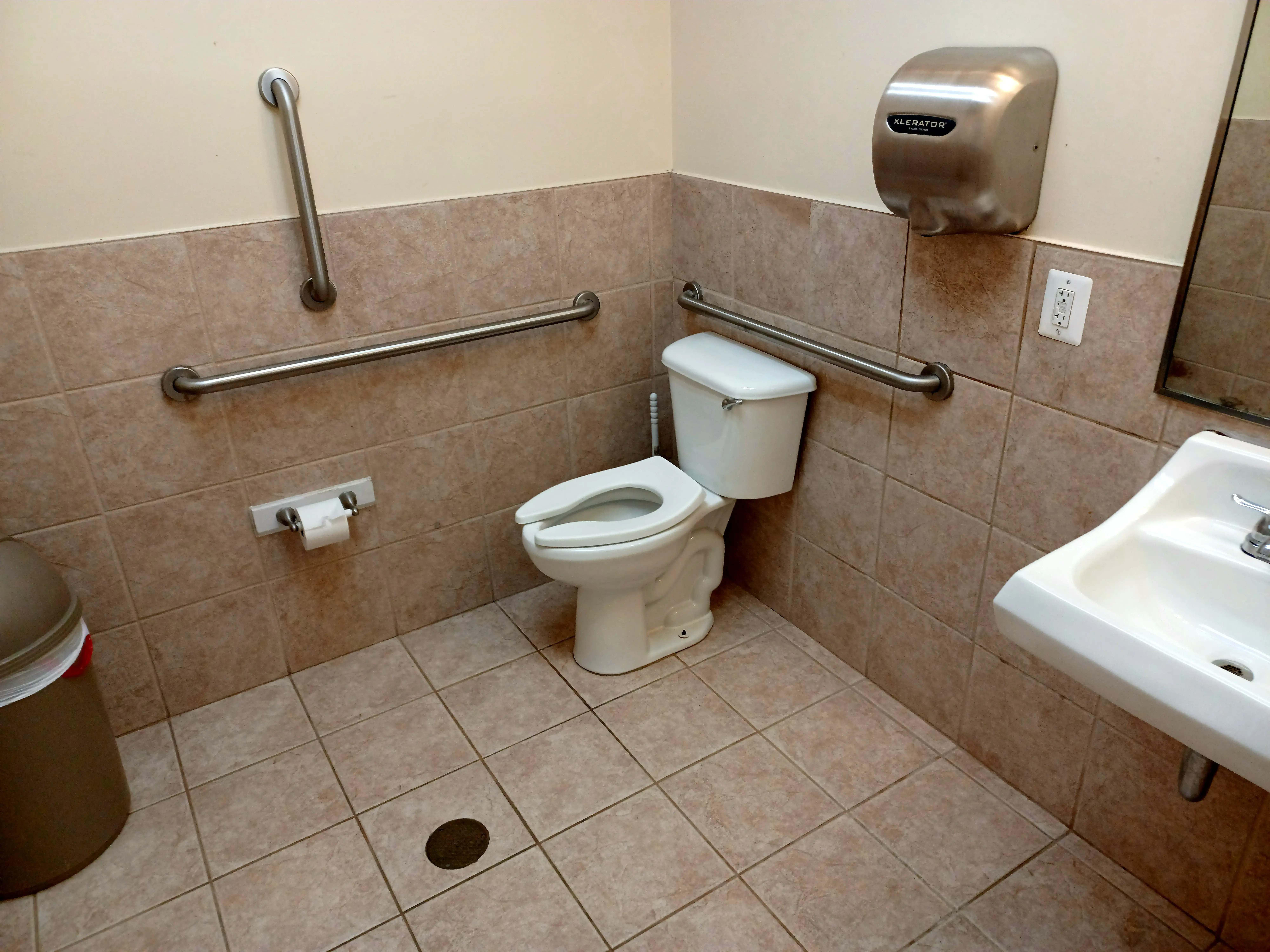 Sterling Herndon Laundromat - Image 15
