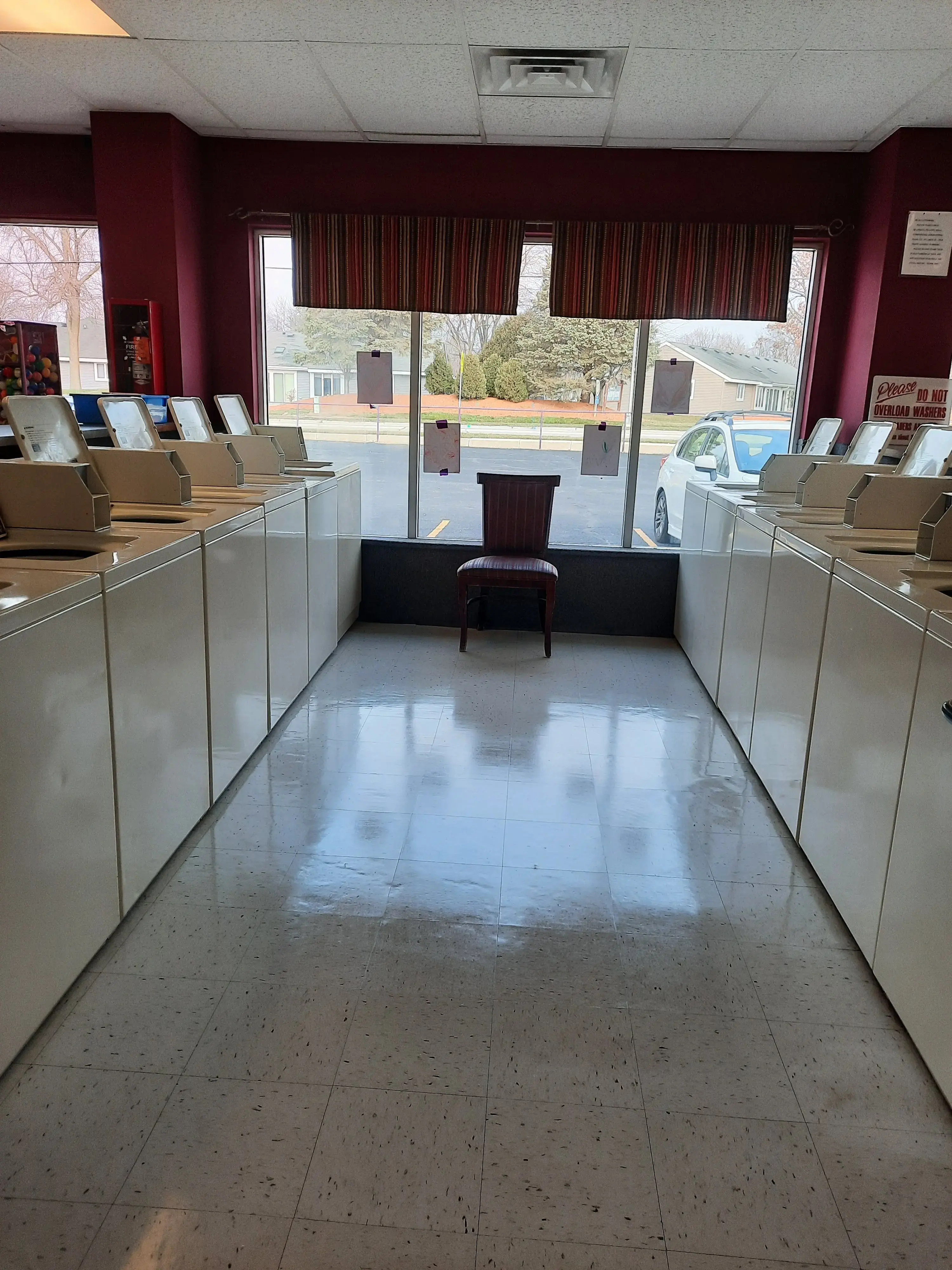 Stoughton Laundromat - Image 2