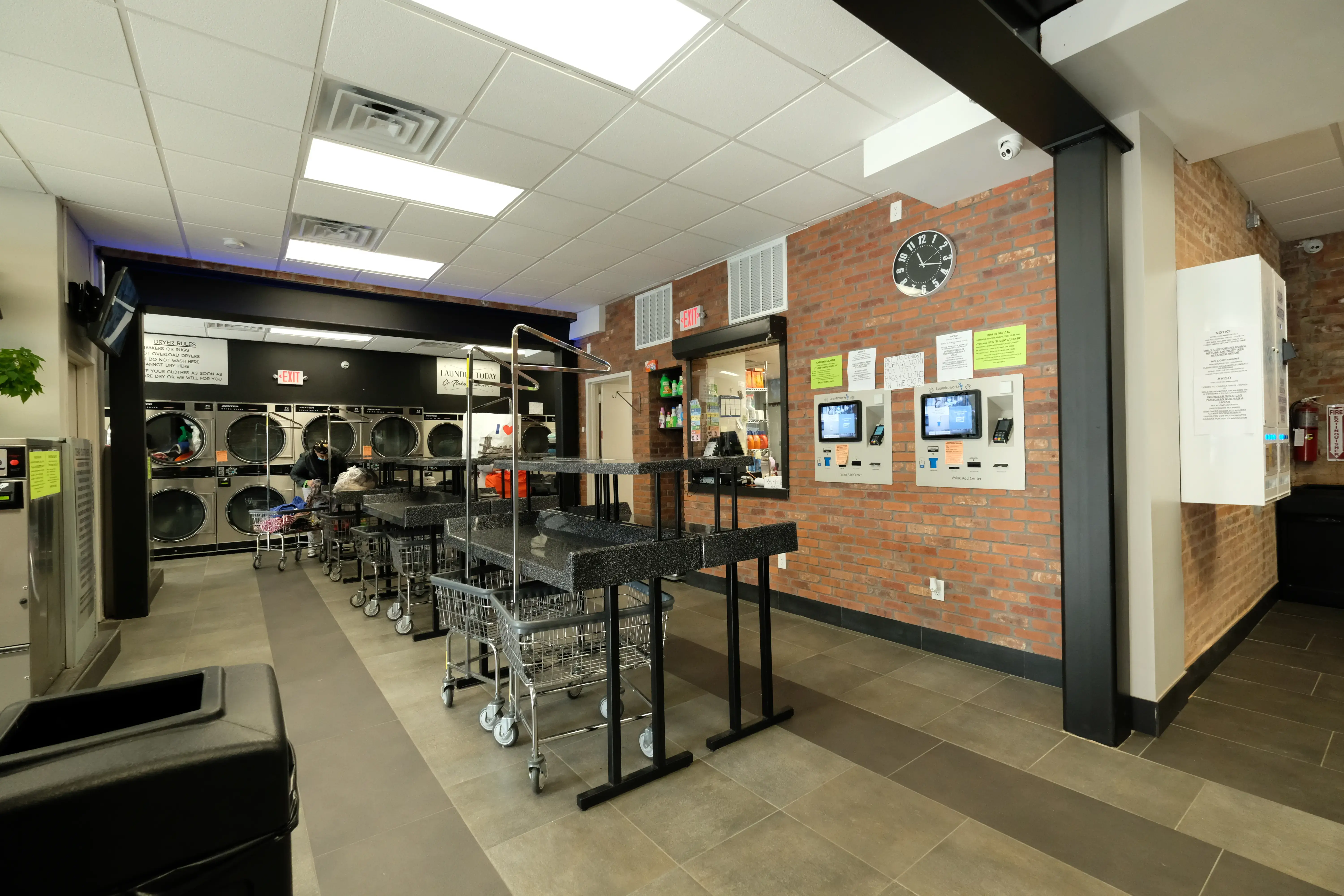 Stratmat Laundromat - Image 12
