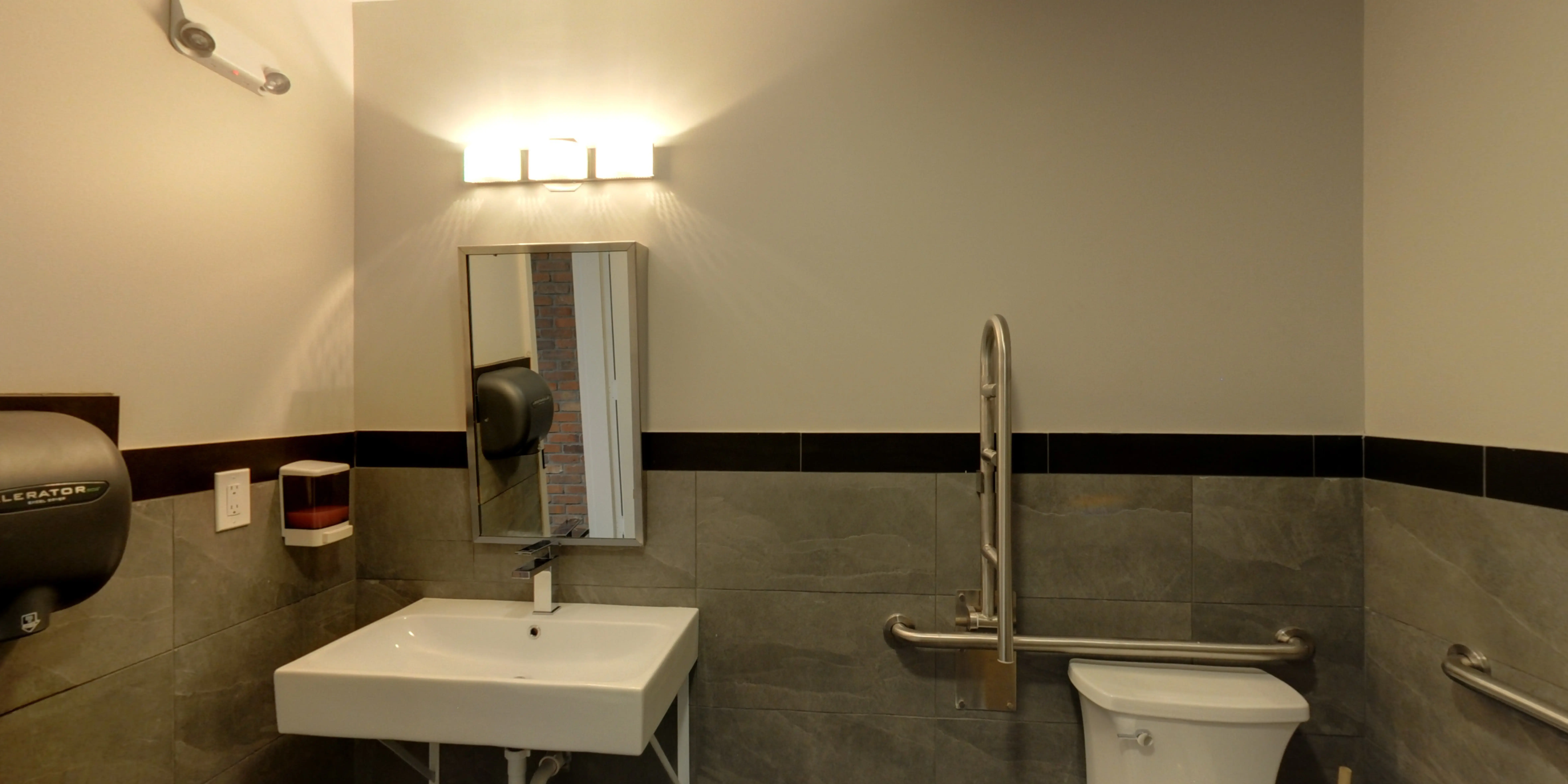 Stratmat Laundromat - Image 10