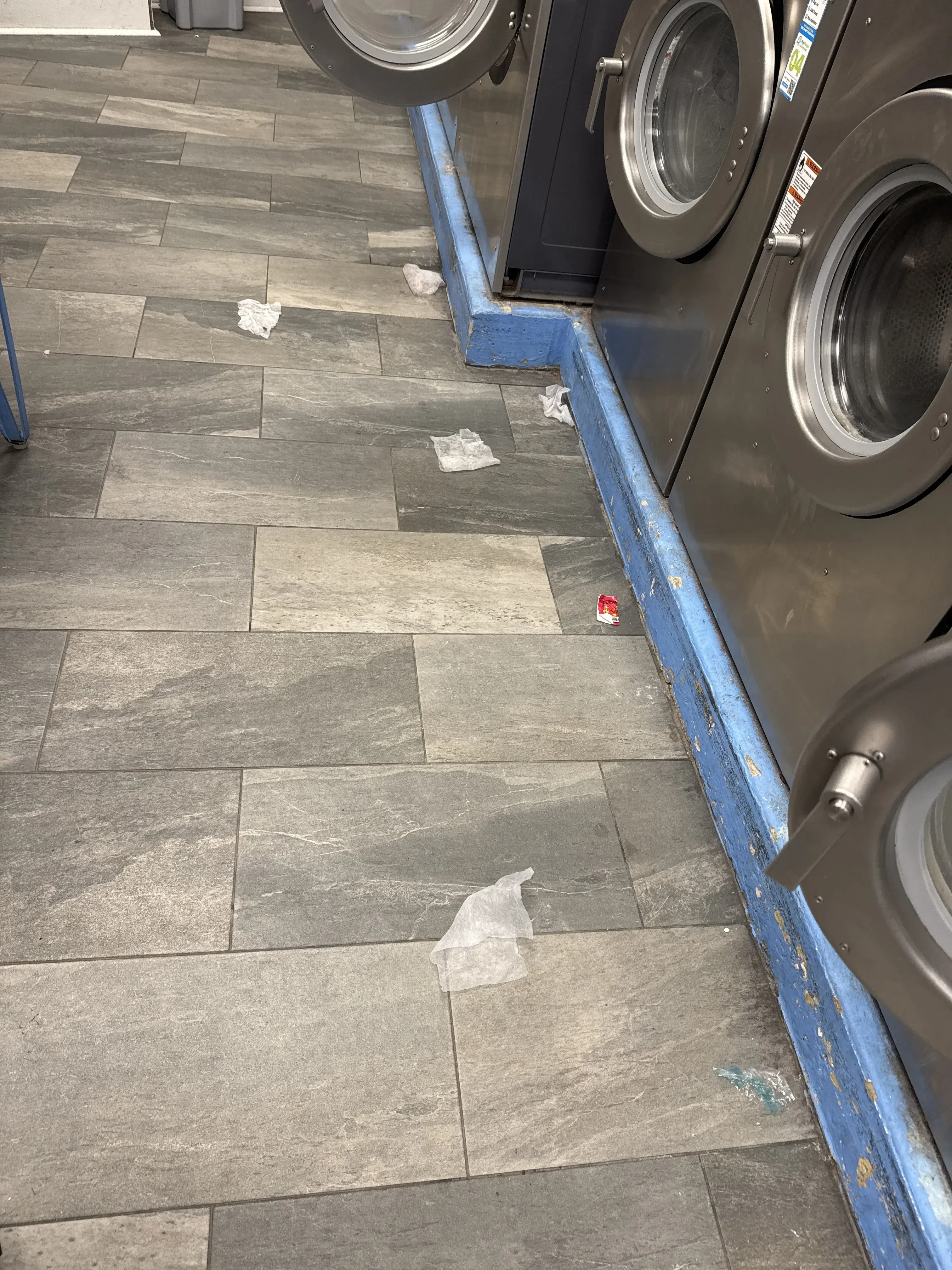 Sud City Laundromat - Image 5