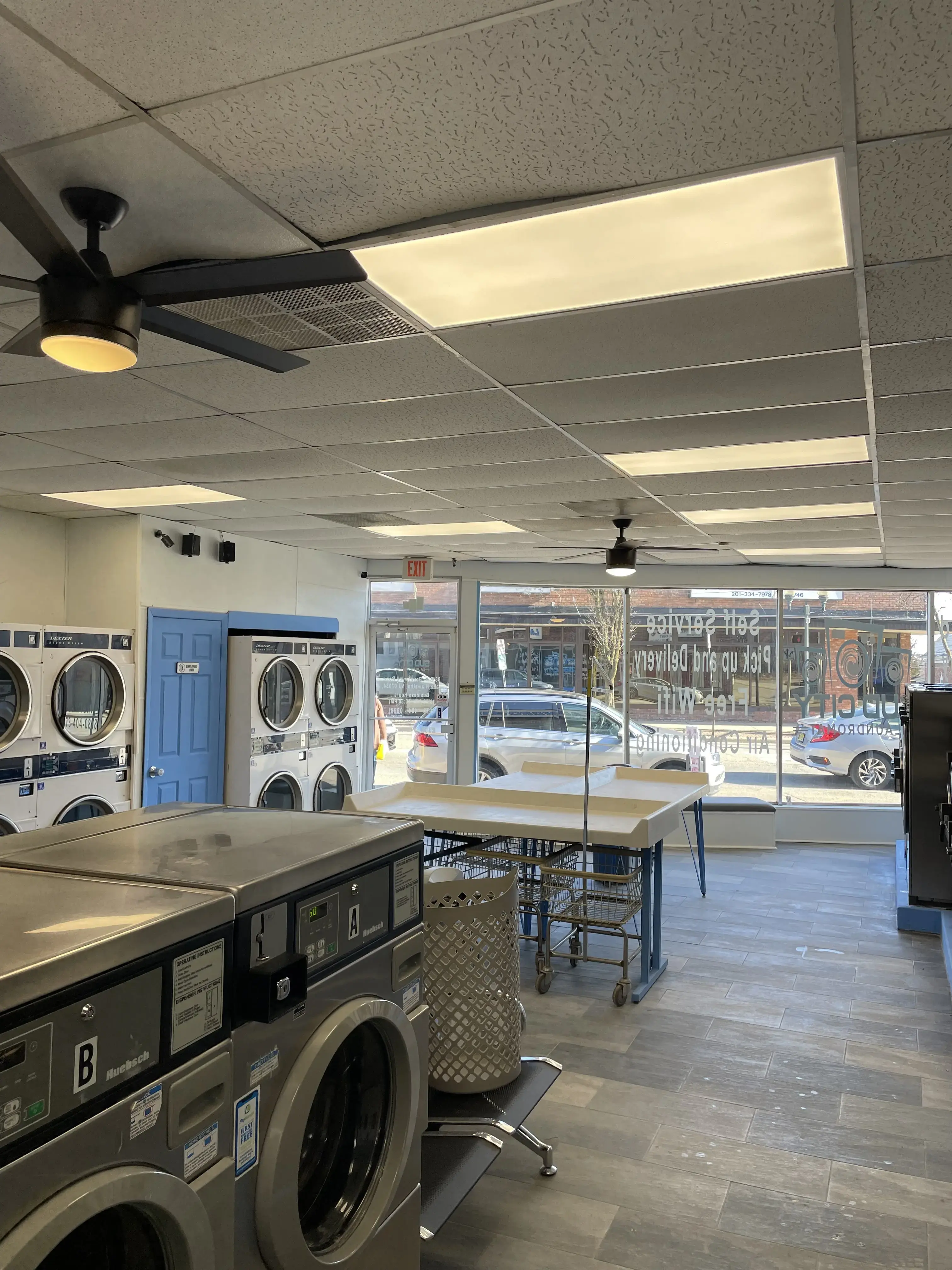 Sud City Laundromat thumbnail 2