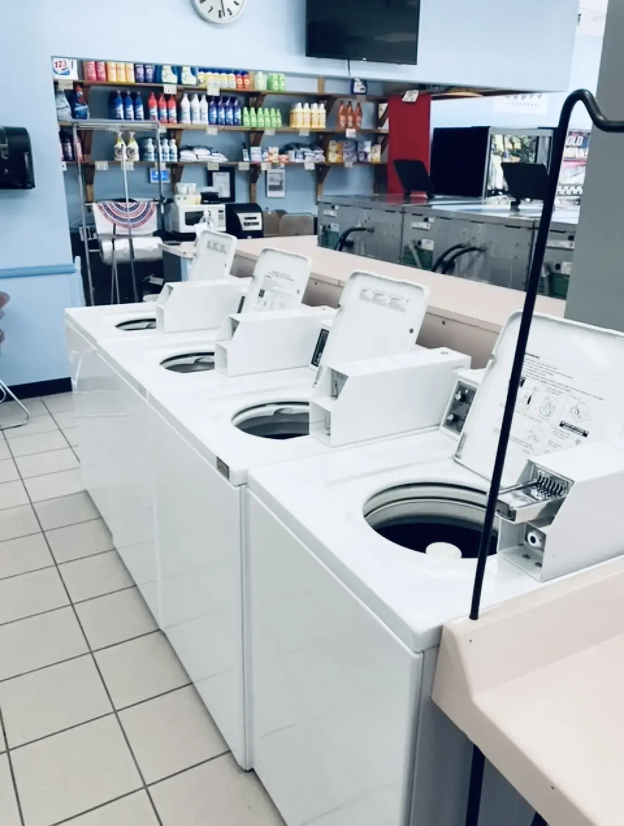 Sudd's Laundromat - Image 16