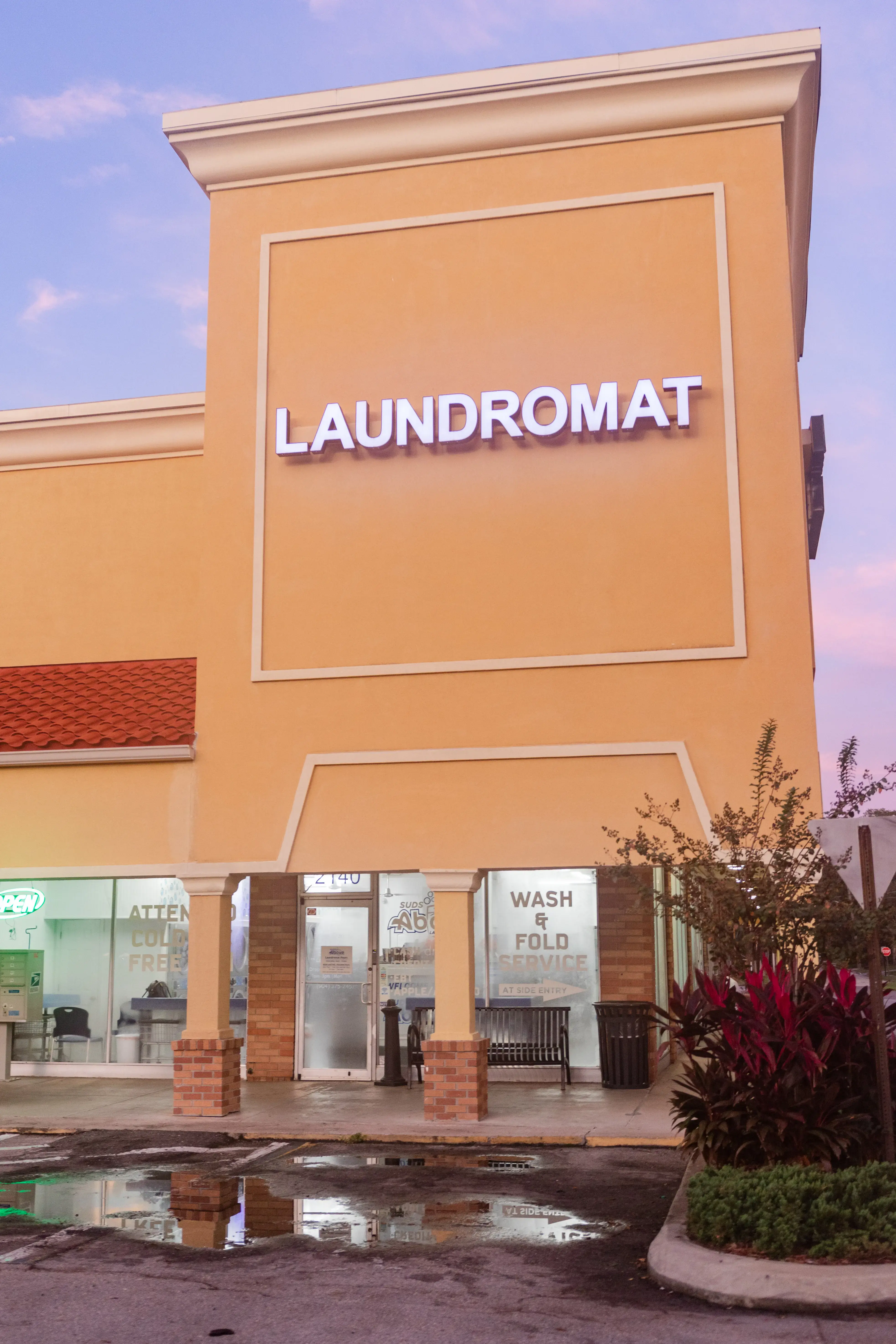 Suds Above Laundromat (Clean Quarters) thumbnail 3