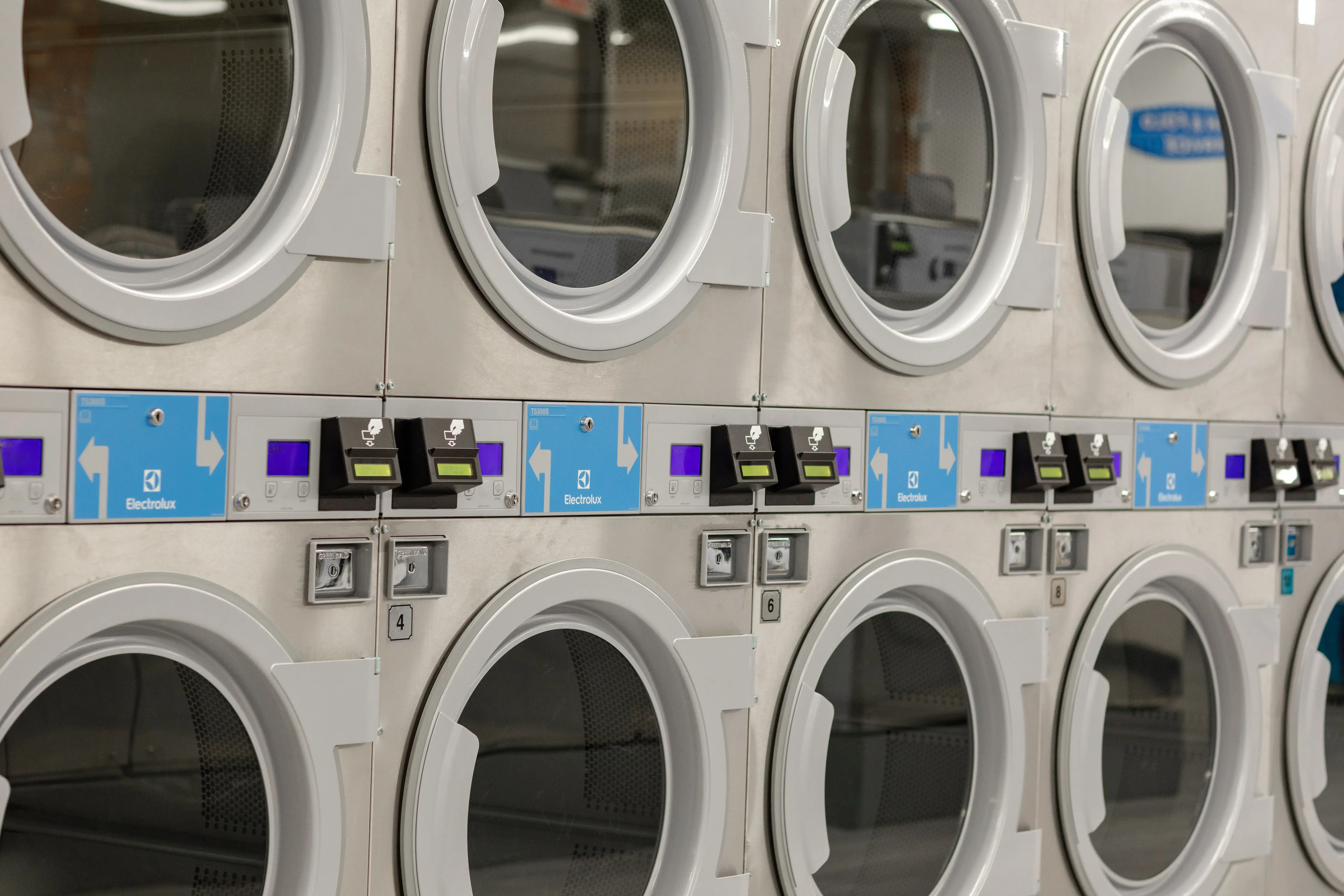 Suds Above Laundromat (Clean Quarters) thumbnail 2