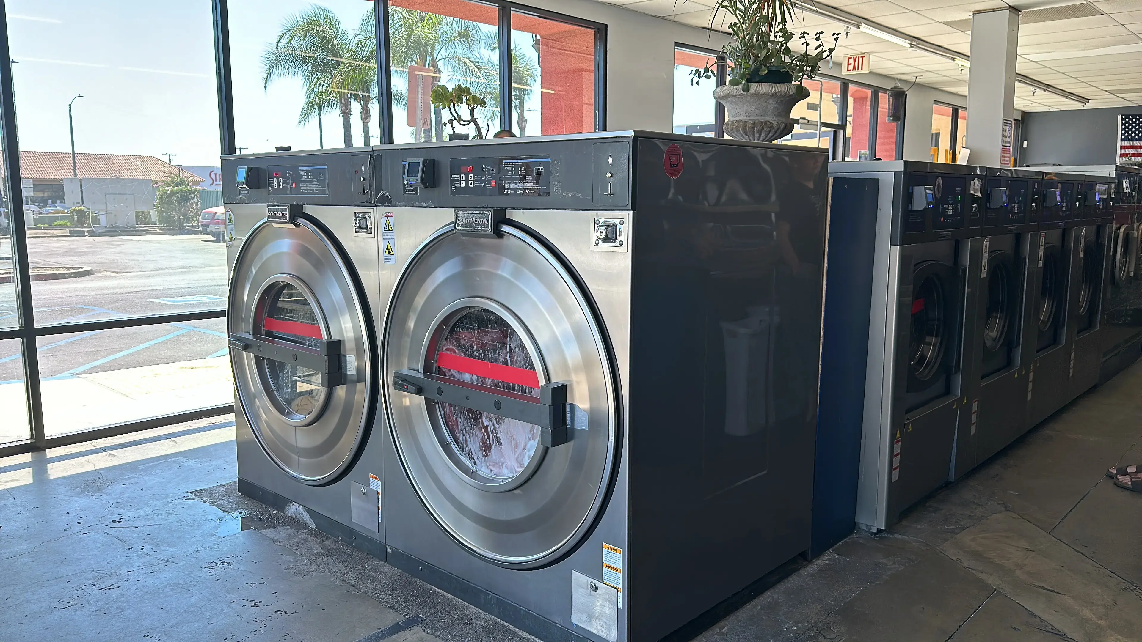 Suds & Bubbles Laundry Services thumbnail 2