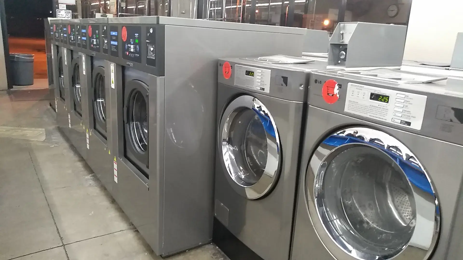 Suds & Bubbles Laundry Services thumbnail 12