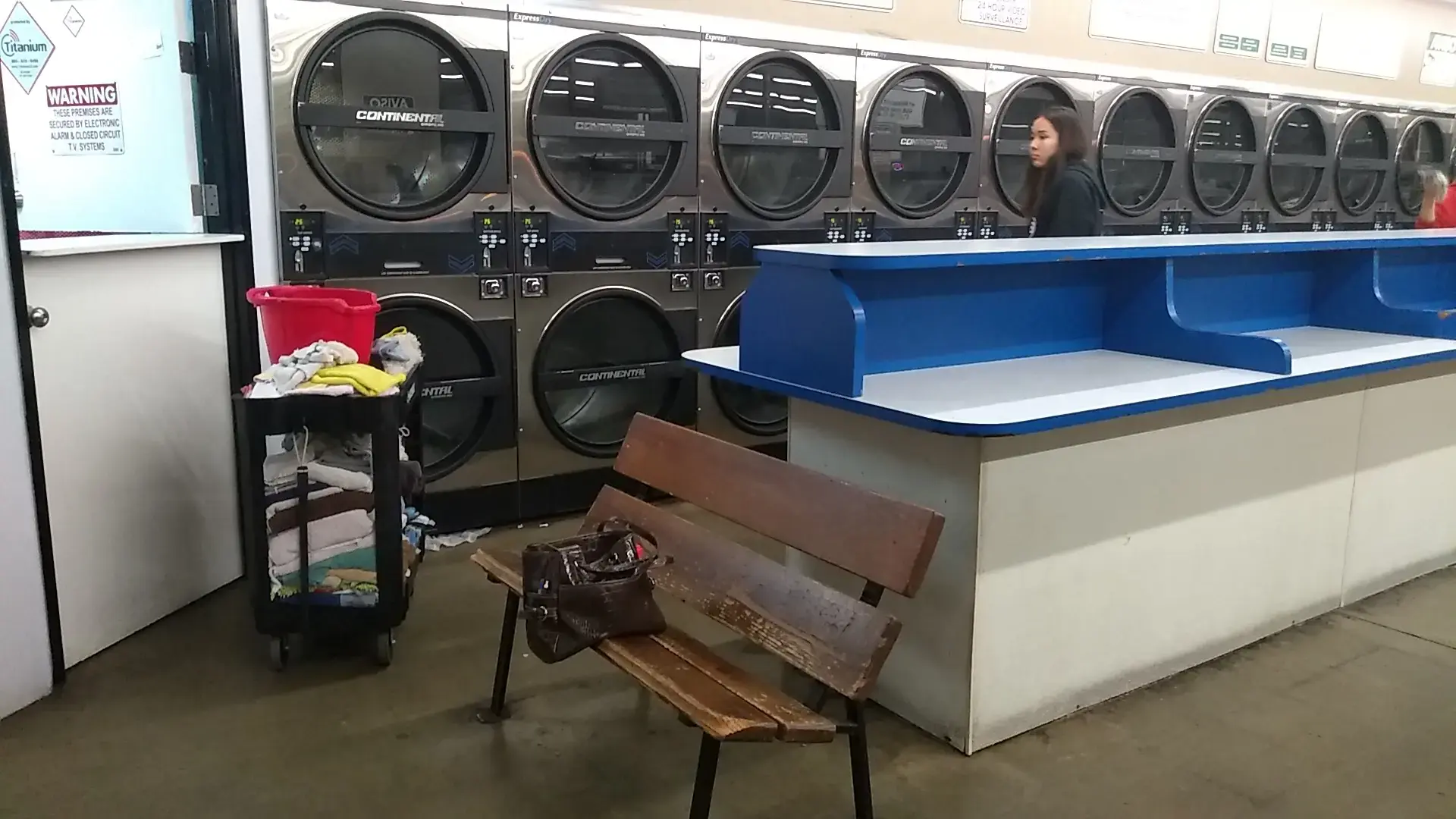 Suds & Bubbles Laundry Services thumbnail 5