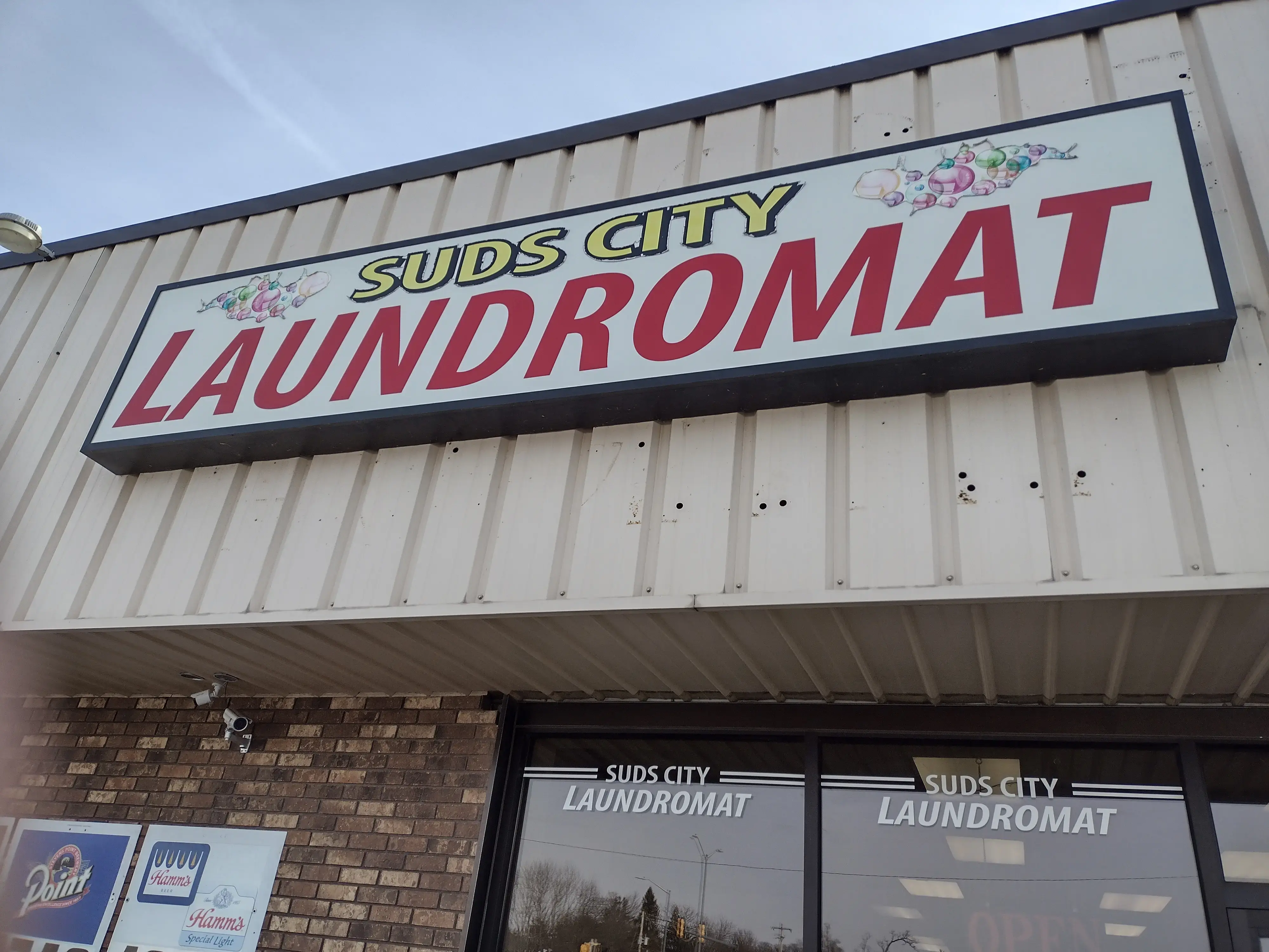 suds city laundromat thumbnail 3