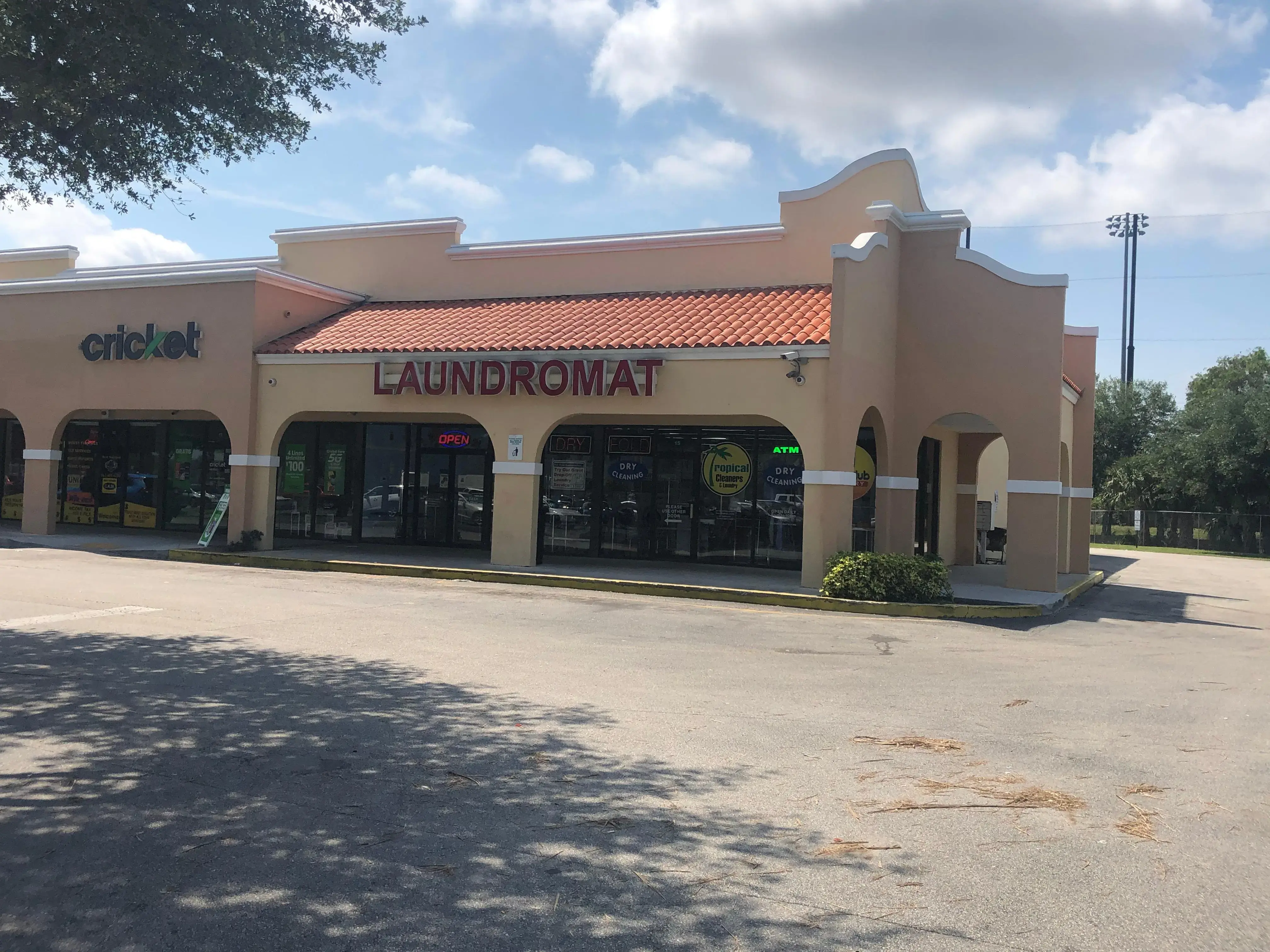 Suds Club Laundromat + Dry Cleaners thumbnail 17