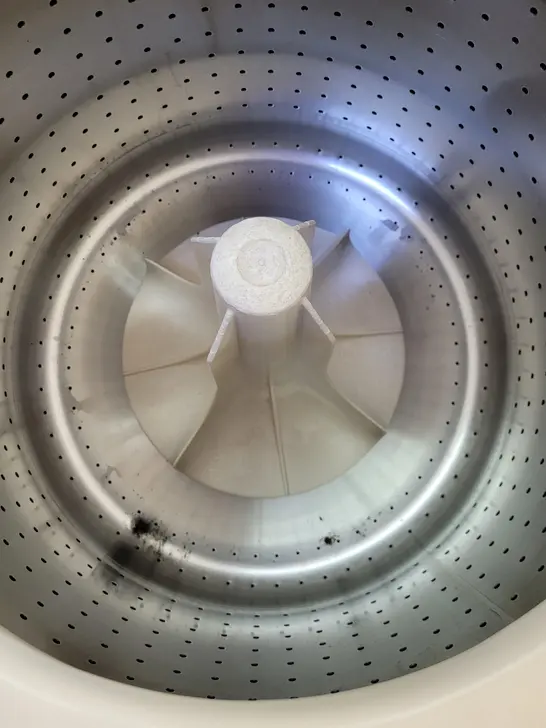 Suds & Fold Laundromat - Image 15