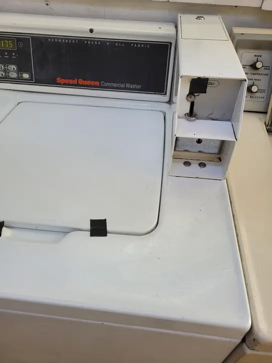 Suds & Fold Laundromat - Image 17