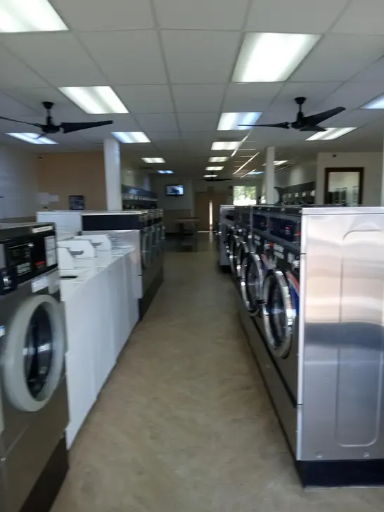 Suds & Fold Laundromat thumbnail 20