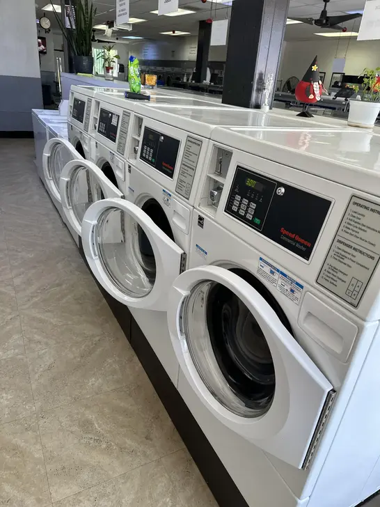 Suds & Fold Laundromat - Image 8