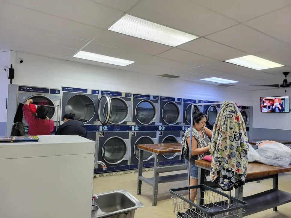 Suds & Fold Laundromat thumbnail 4