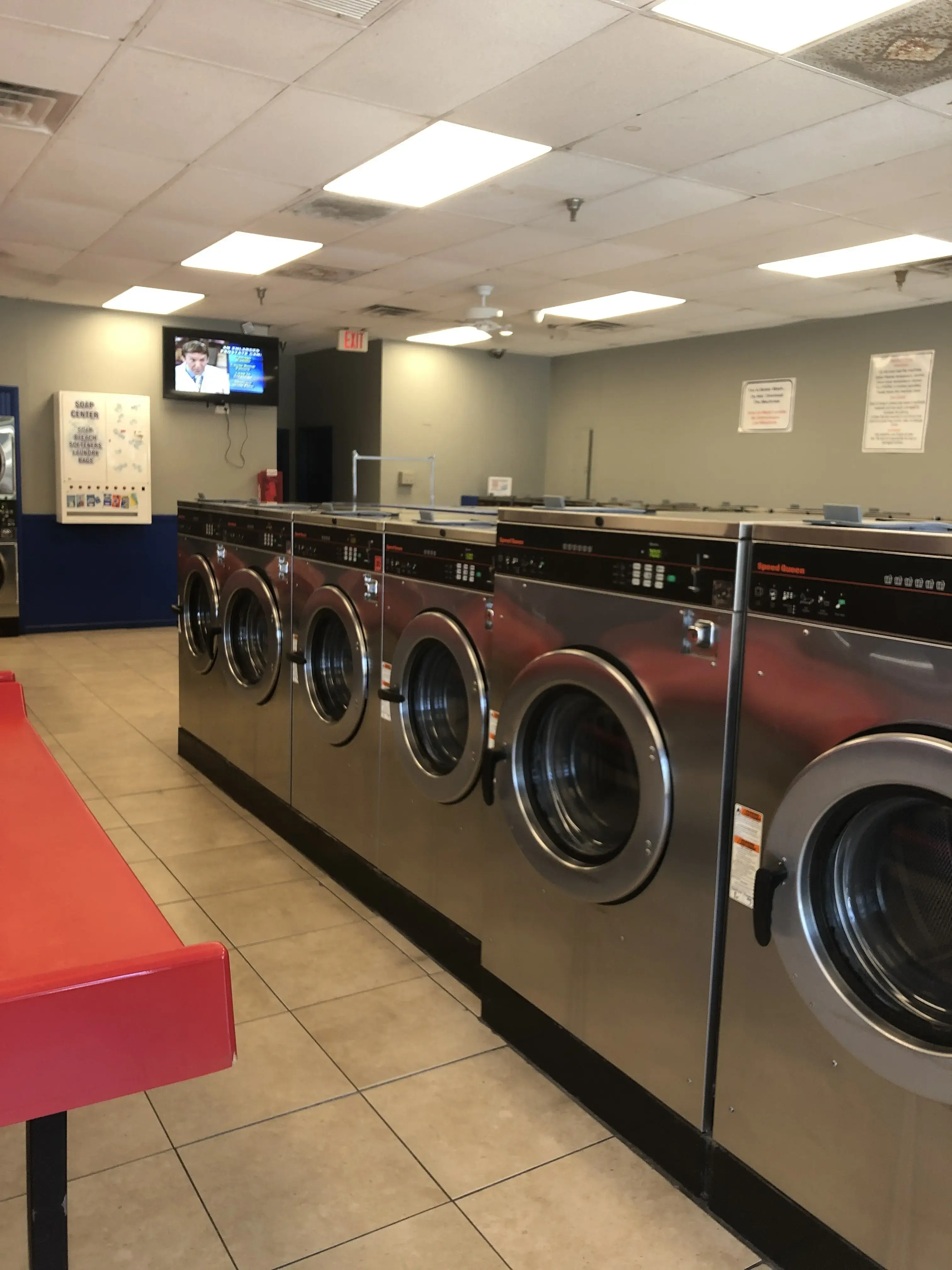 Suds Laundromat - Image 2