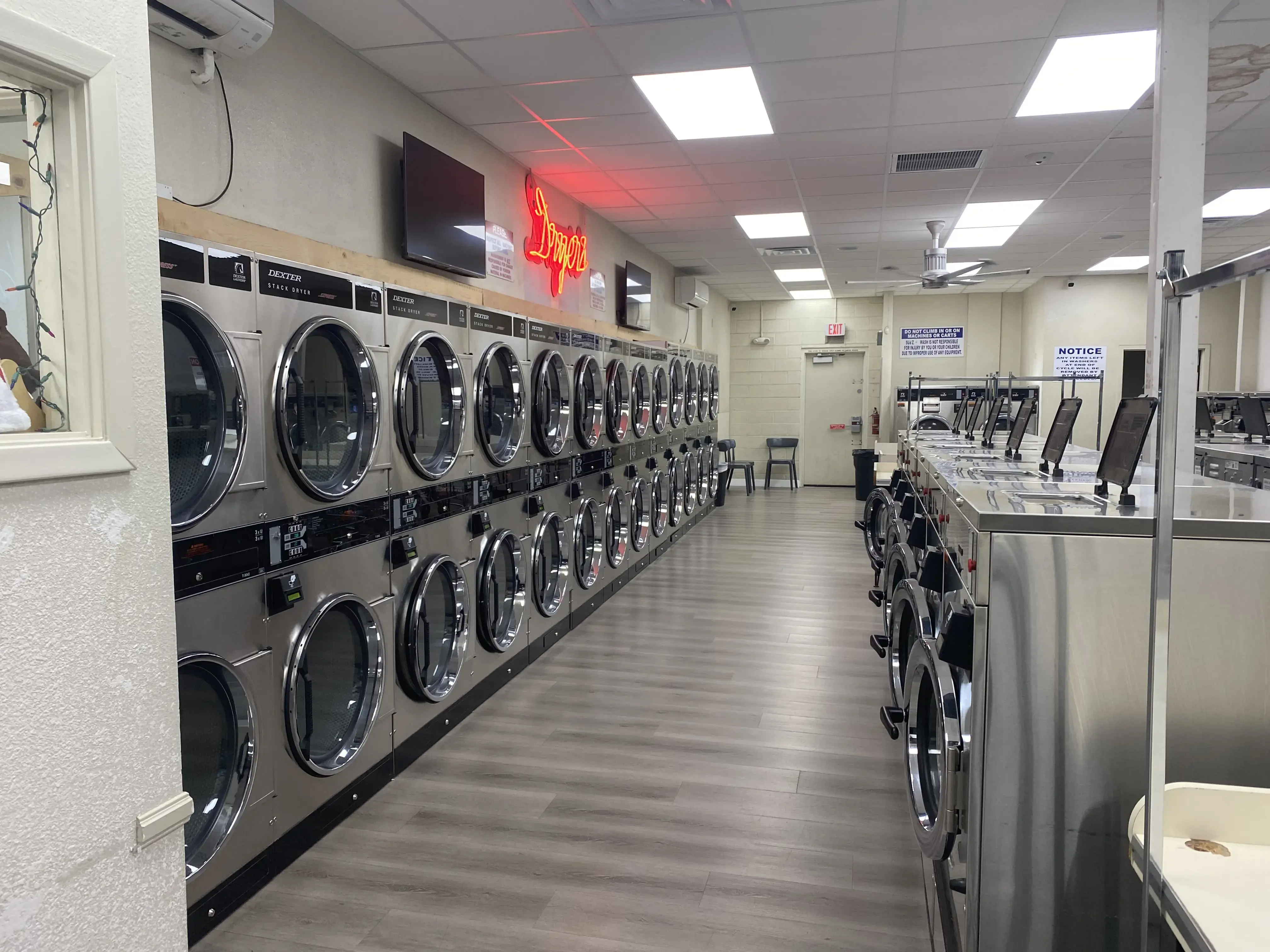 Sud's Laundromat thumbnail 2