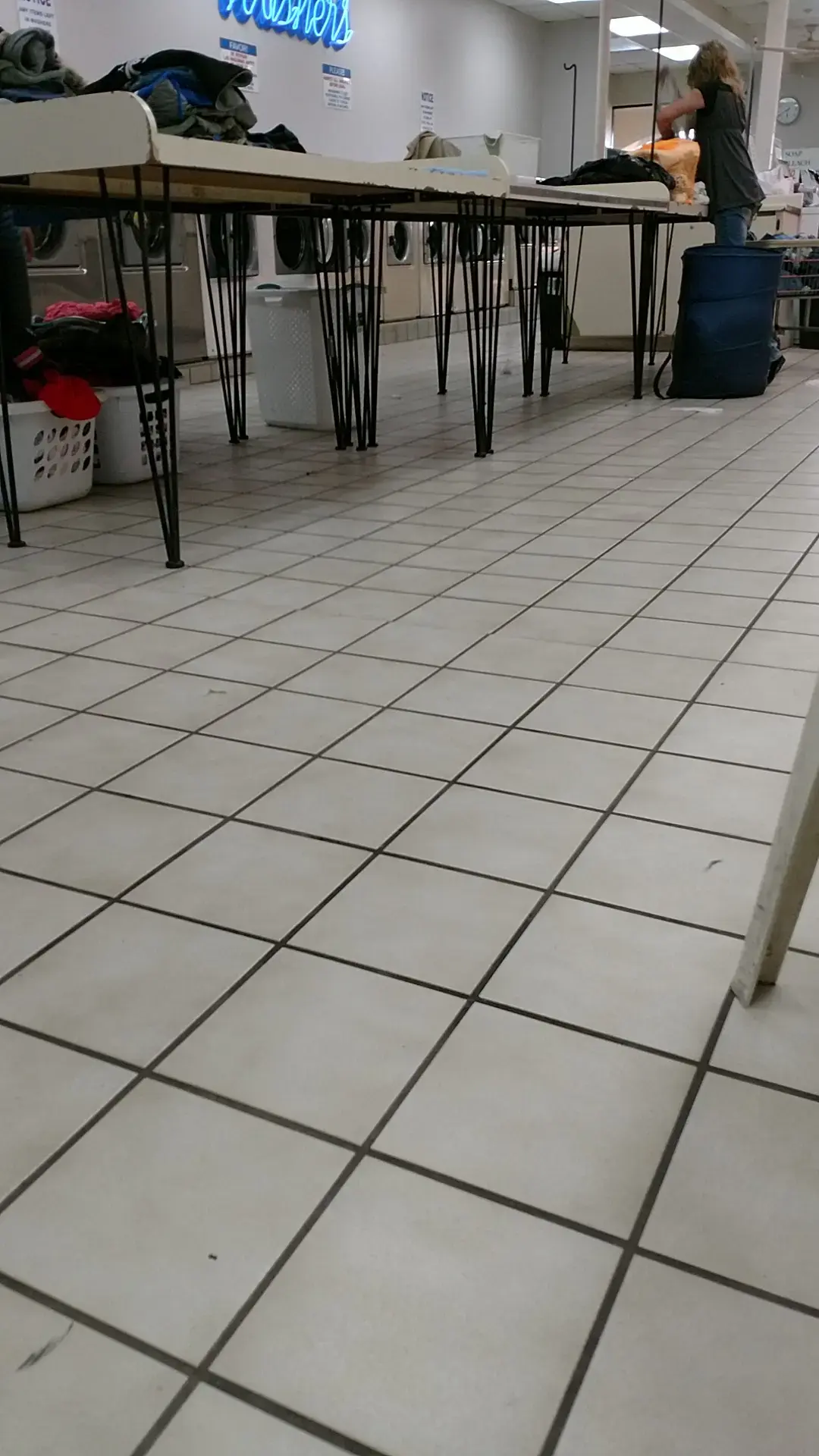 Sud's Laundromat thumbnail 15