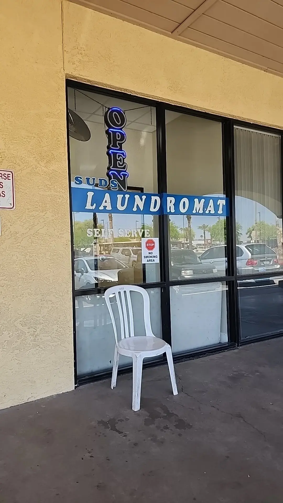 Sud's Laundromat - Image 16