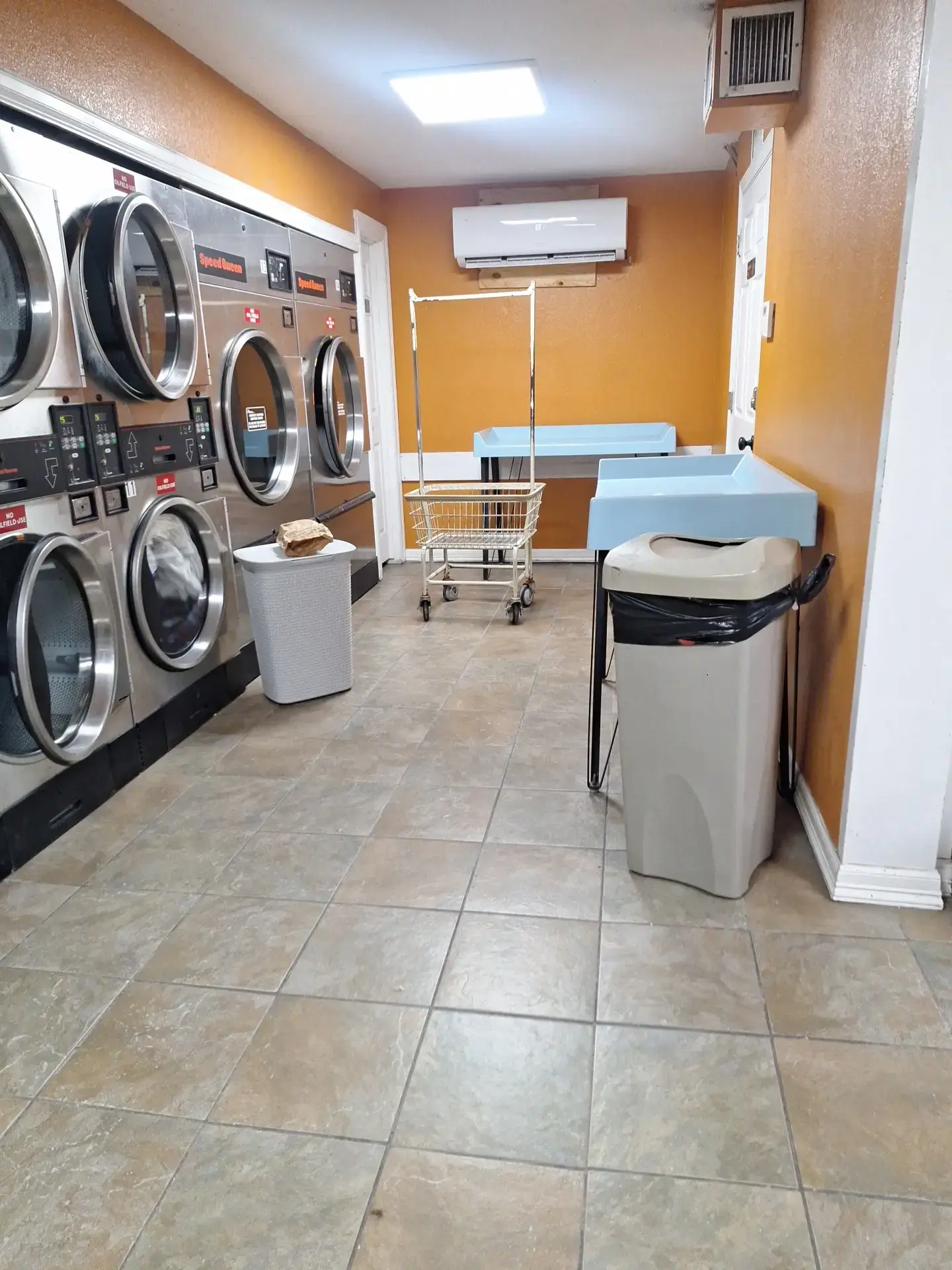 Suds Laundry thumbnail 4