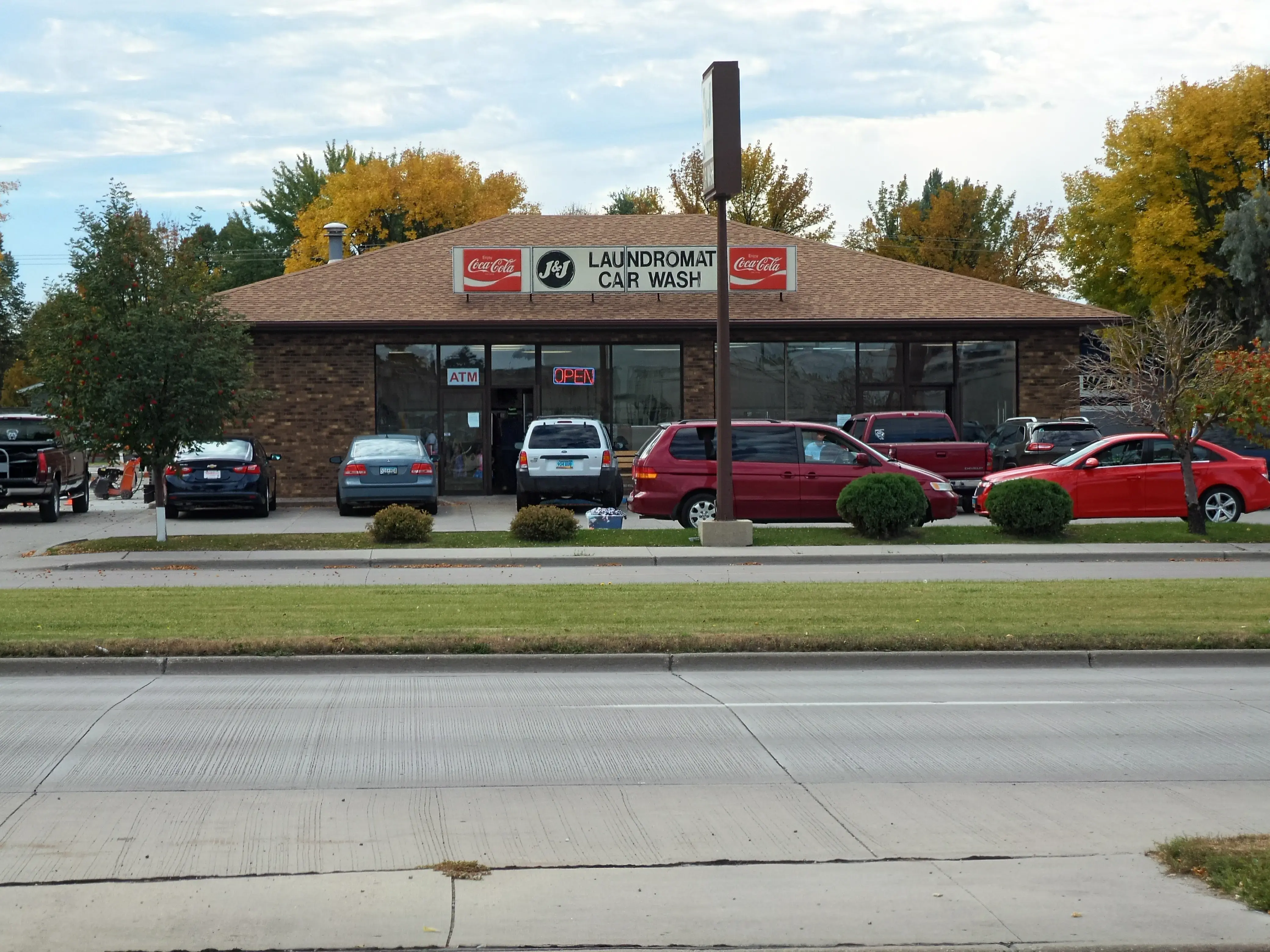 Suds Laundry & Car Wash - Image 8
