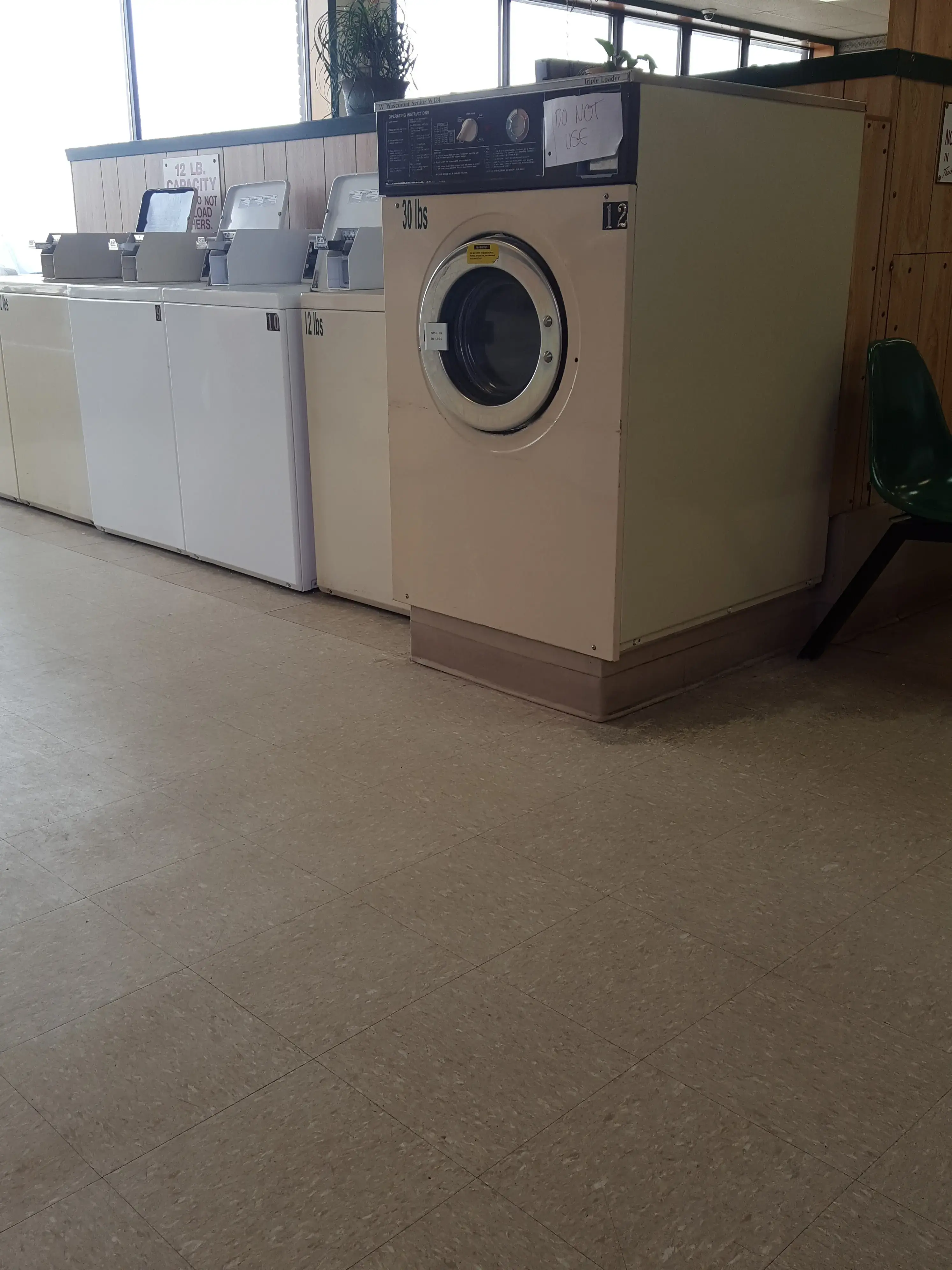 Suds Laundry & Car Wash - Image 13